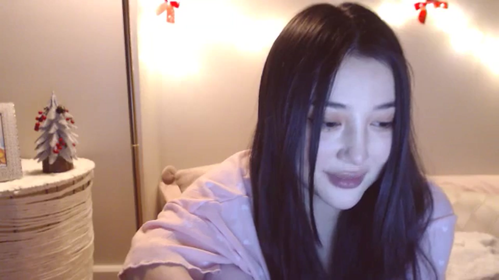 Gallery image thumbnail from MeLONsTherapy's myfreecams stream on, 12/16/2025, 18:52 image 20 of 20