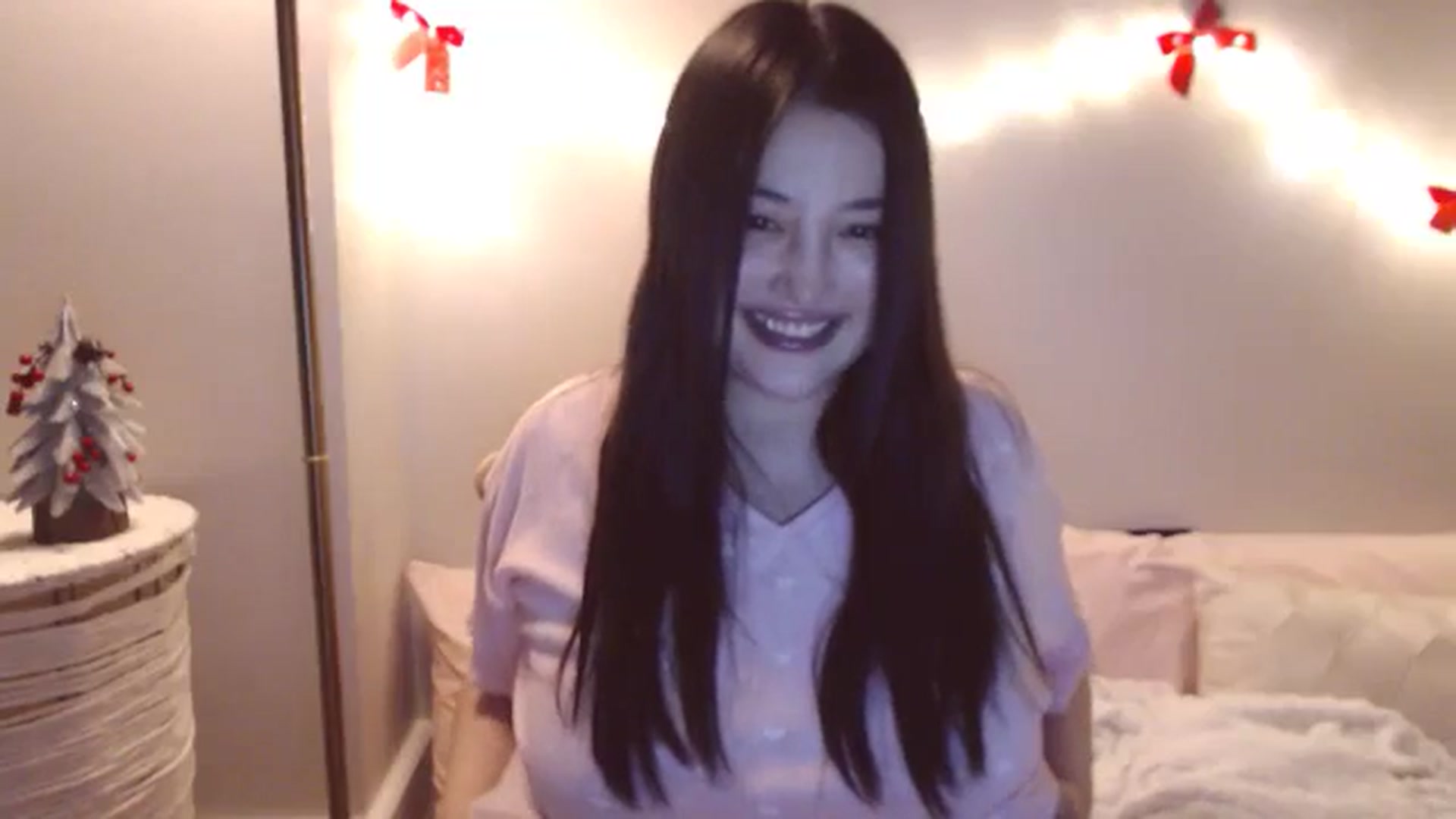 Gallery image thumbnail from MeLONsTherapy's myfreecams stream on, 12/16/2025, 18:52 image 17 of 20