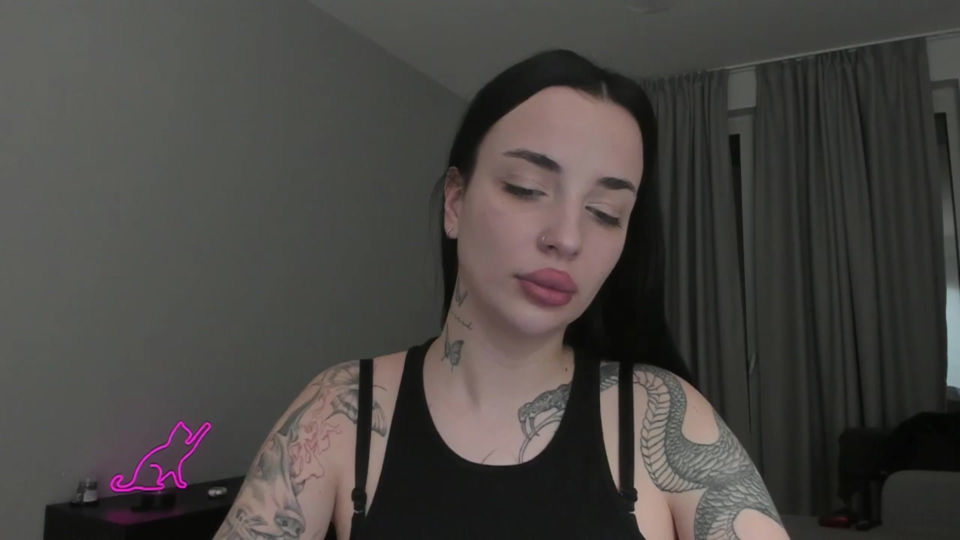 Gallery image thumbnail from MedisonbBlue's myfreecams stream on, 03/26/2025, 19:19 image 13 of 20