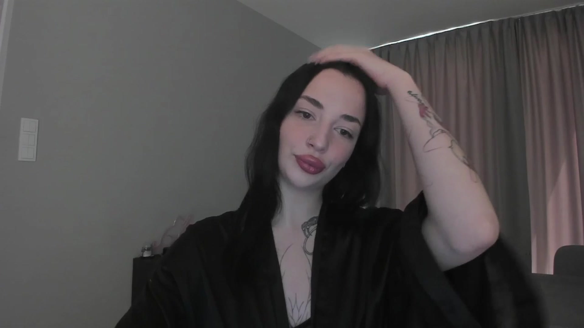 Gallery image thumbnail from MedisonbBlue's myfreecams stream on, 05/11/2025, 11:24 image 11 of 20