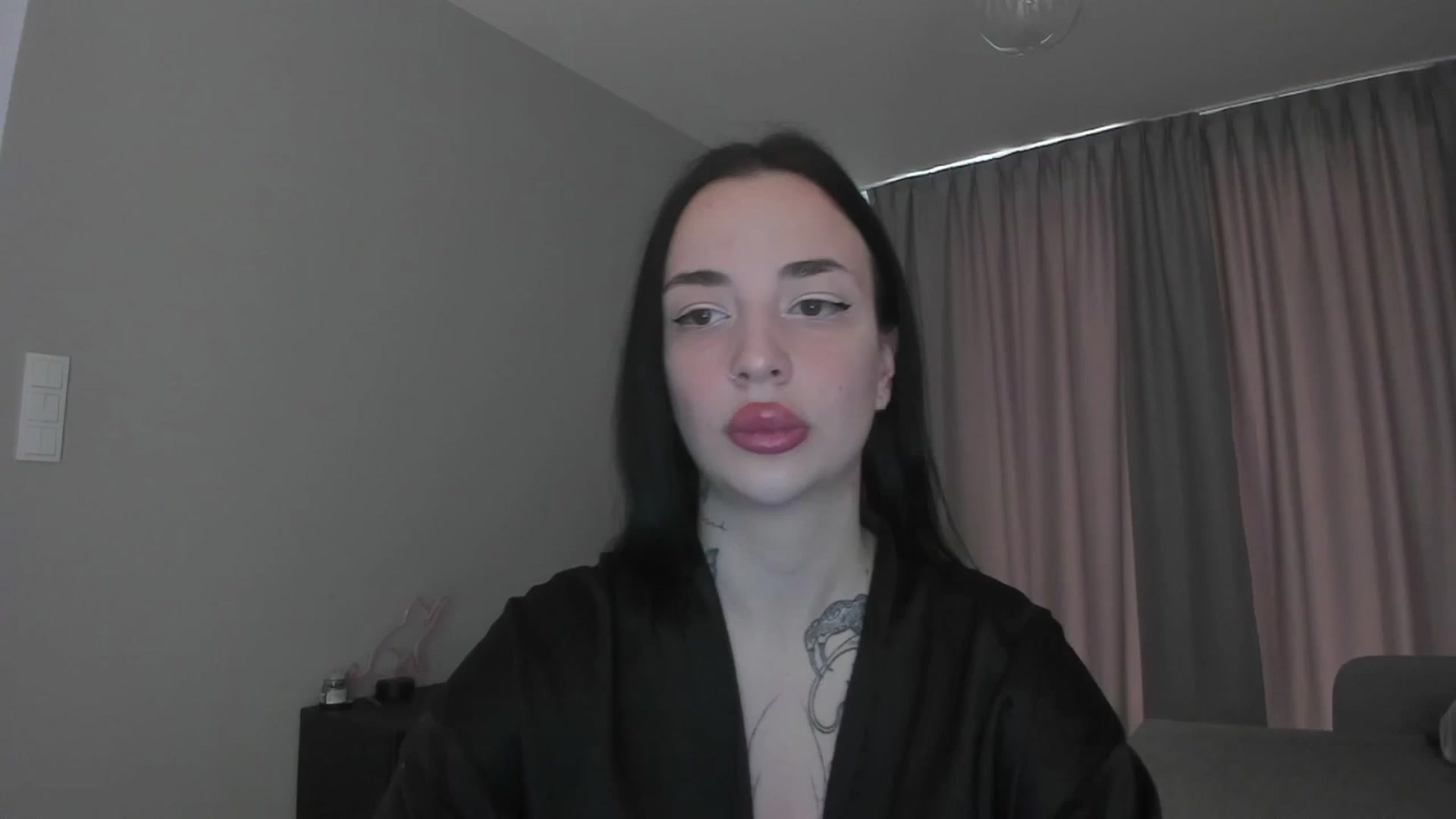 Gallery image thumbnail from MedisonbBlue's myfreecams stream on, 05/13/2025, 10:05 image 18 of 20