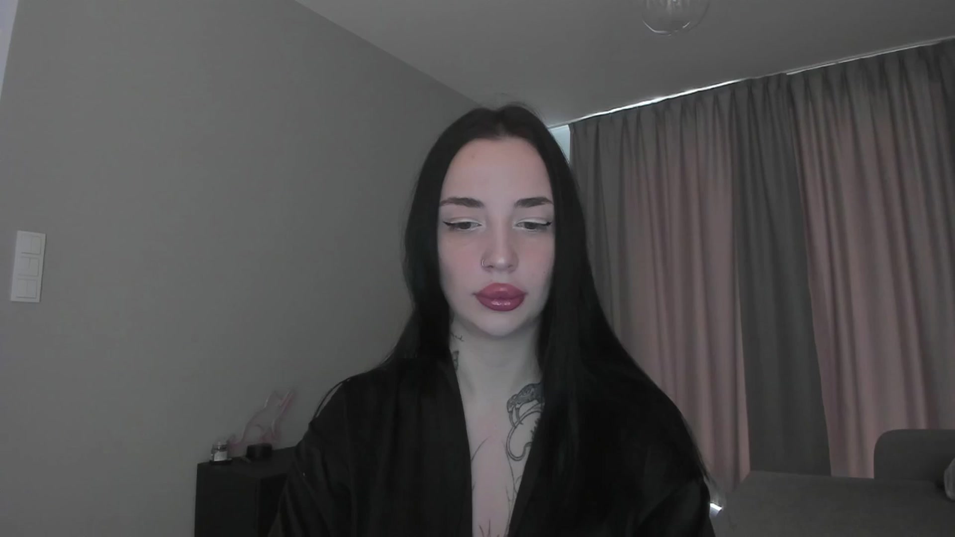 Gallery image thumbnail from MedisonbBlue's myfreecams stream on, 05/13/2025, 10:05 image 3 of 20