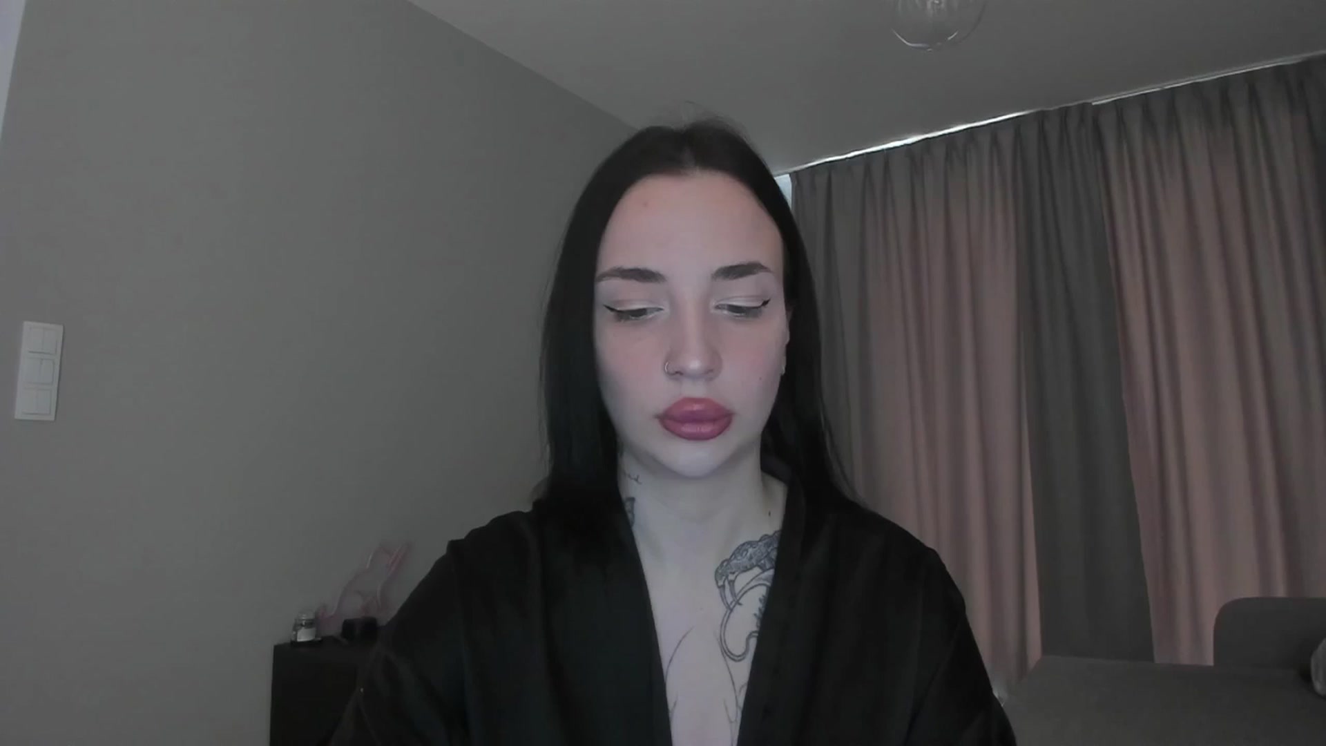 Gallery image thumbnail from MedisonbBlue's myfreecams stream on, 05/13/2025, 10:05 image 19 of 20