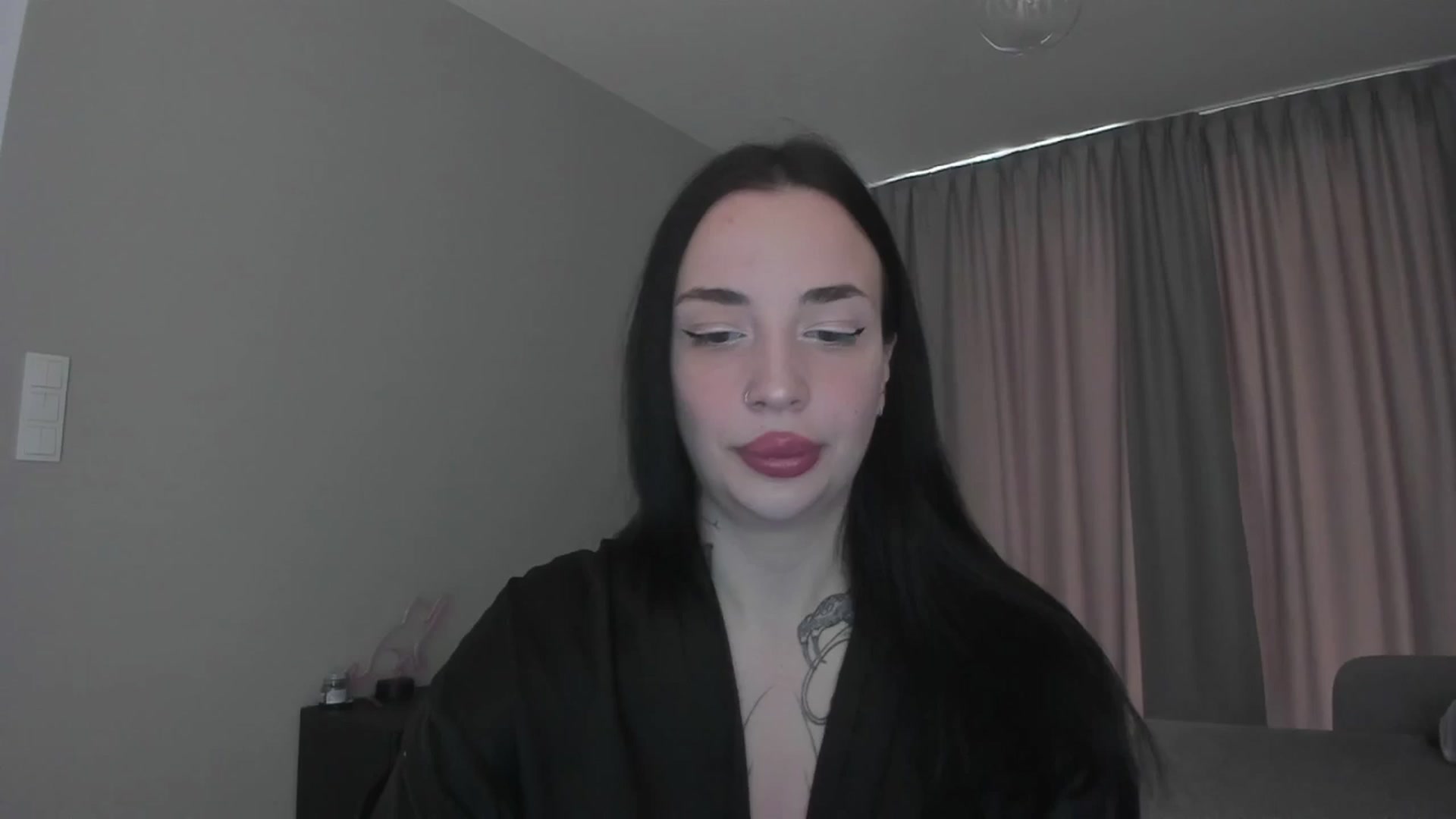 Gallery image thumbnail from MedisonbBlue's myfreecams stream on, 05/13/2025, 10:05 image 15 of 20