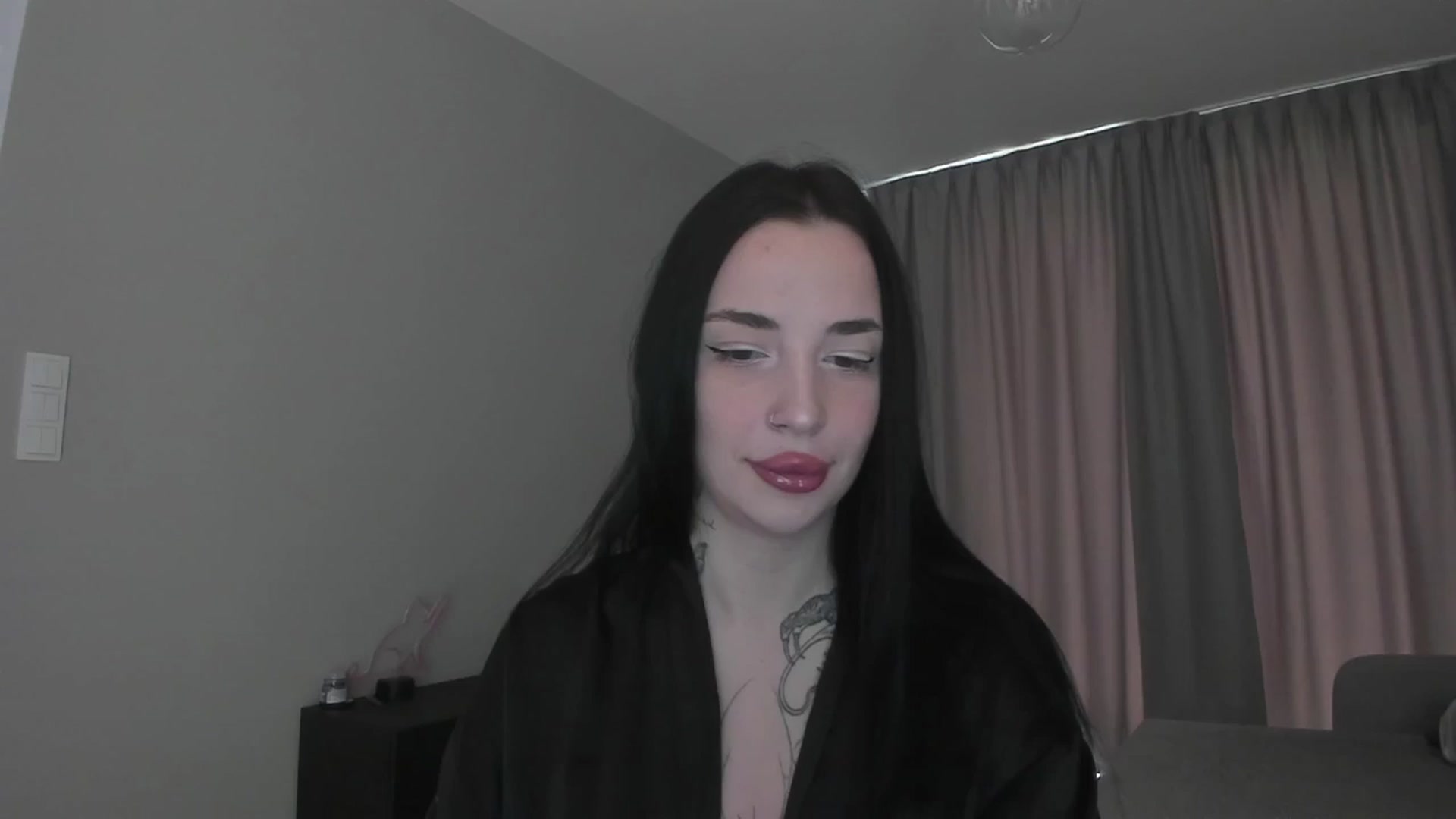 Gallery image thumbnail from MedisonbBlue's myfreecams stream on, 05/13/2025, 10:05 image 4 of 20