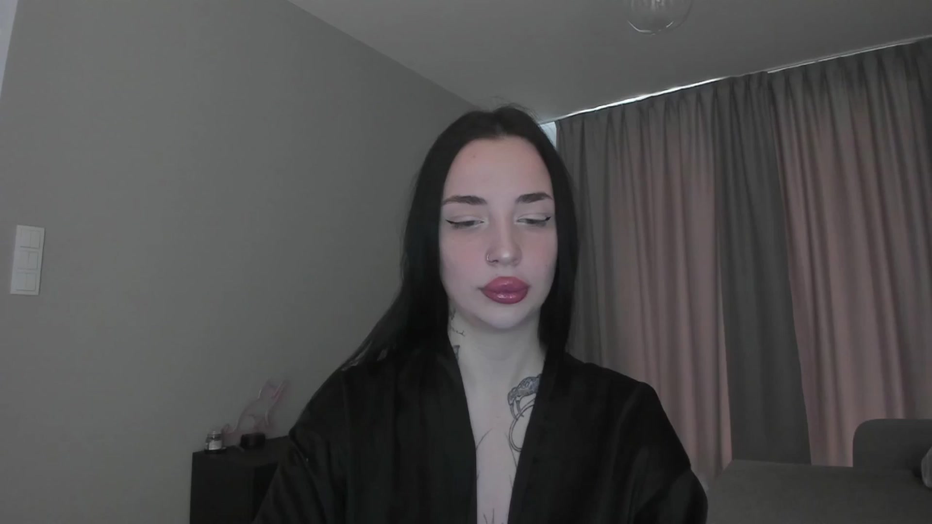 Gallery image thumbnail from MedisonbBlue's myfreecams stream on, 05/13/2025, 10:05 image 2 of 20