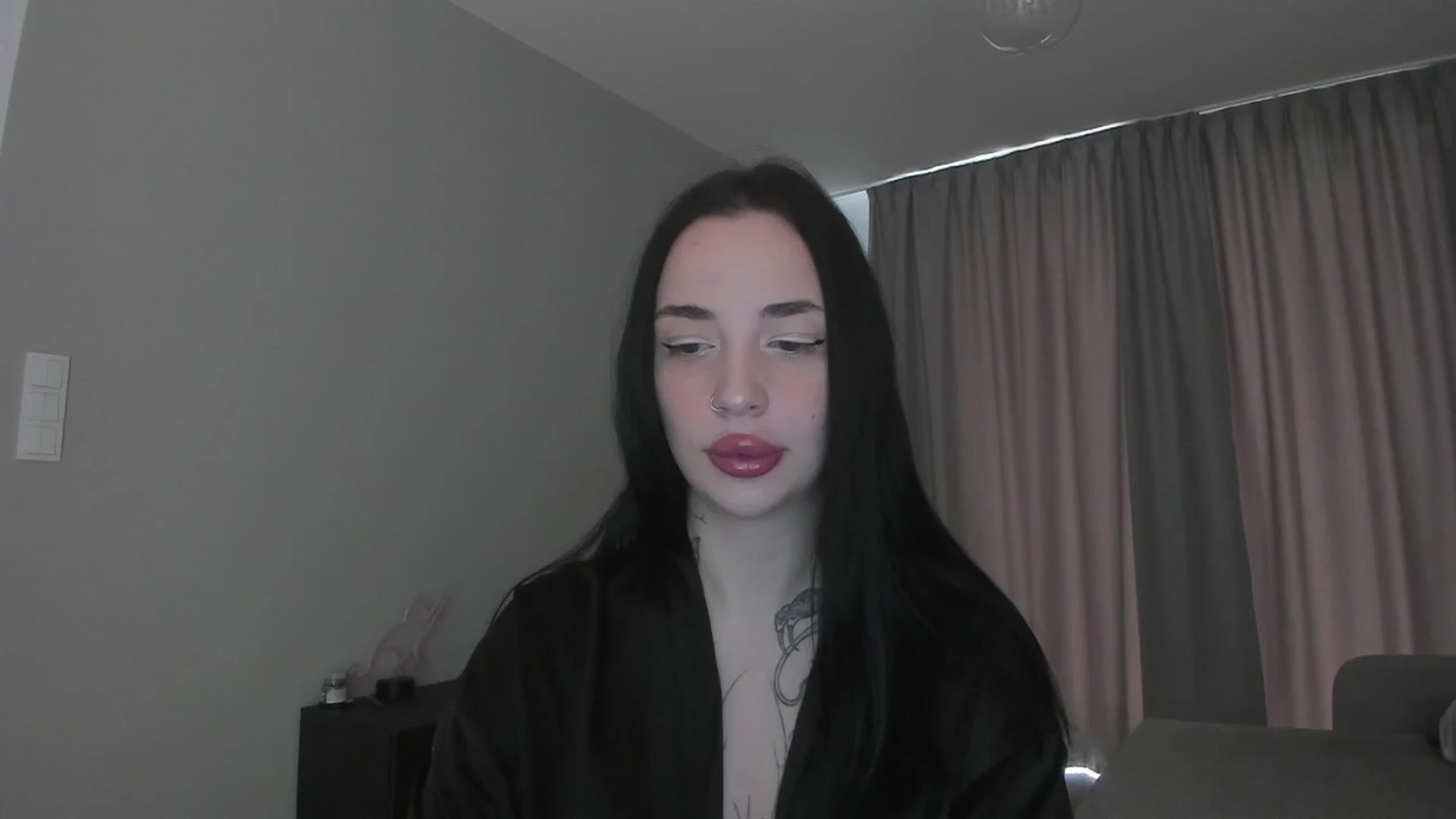 Gallery image thumbnail from MedisonbBlue's myfreecams stream on, 05/13/2025, 10:05 image 5 of 20