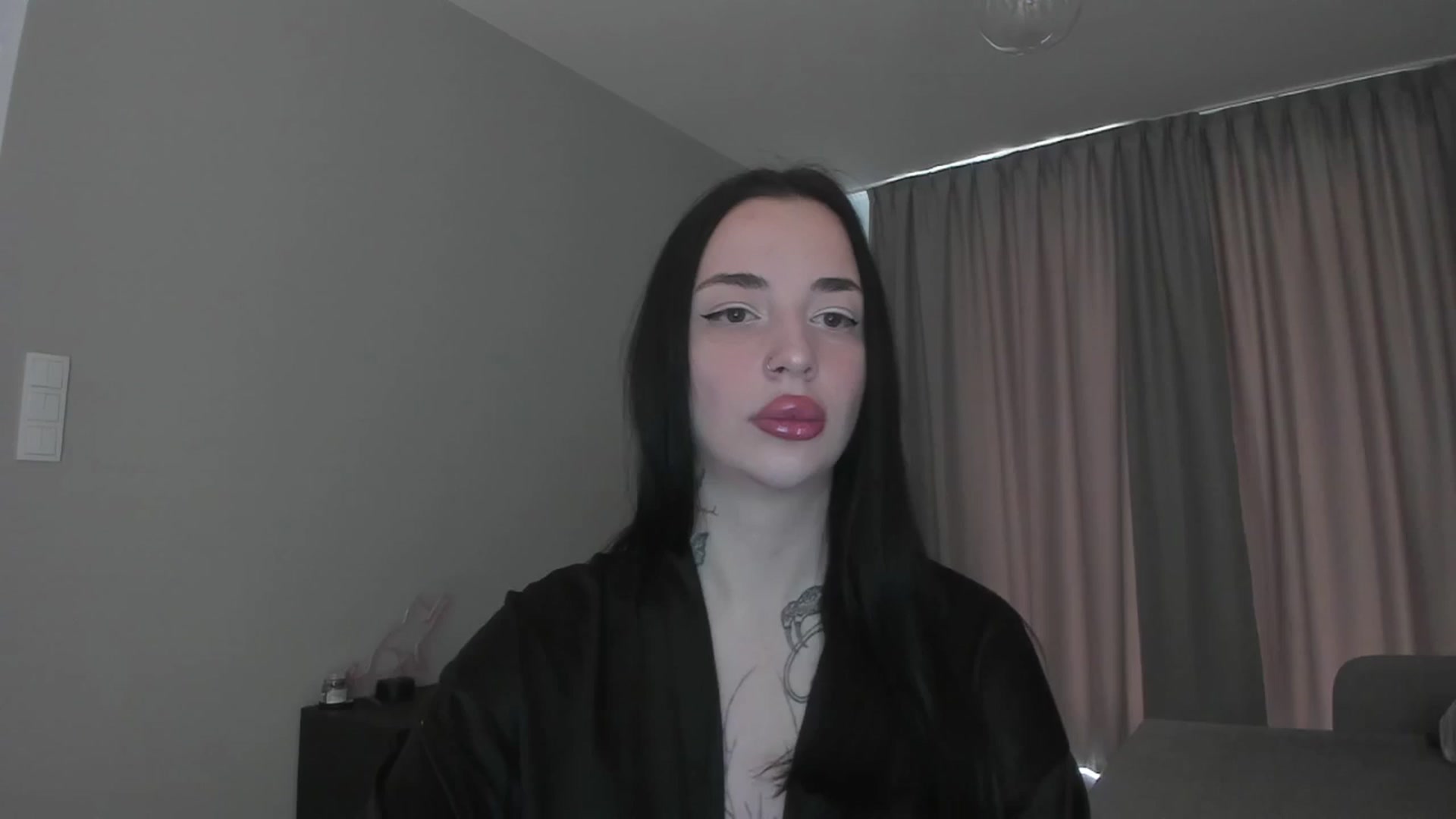 Gallery image thumbnail from MedisonbBlue's myfreecams stream on, 05/13/2025, 10:05 image 8 of 20