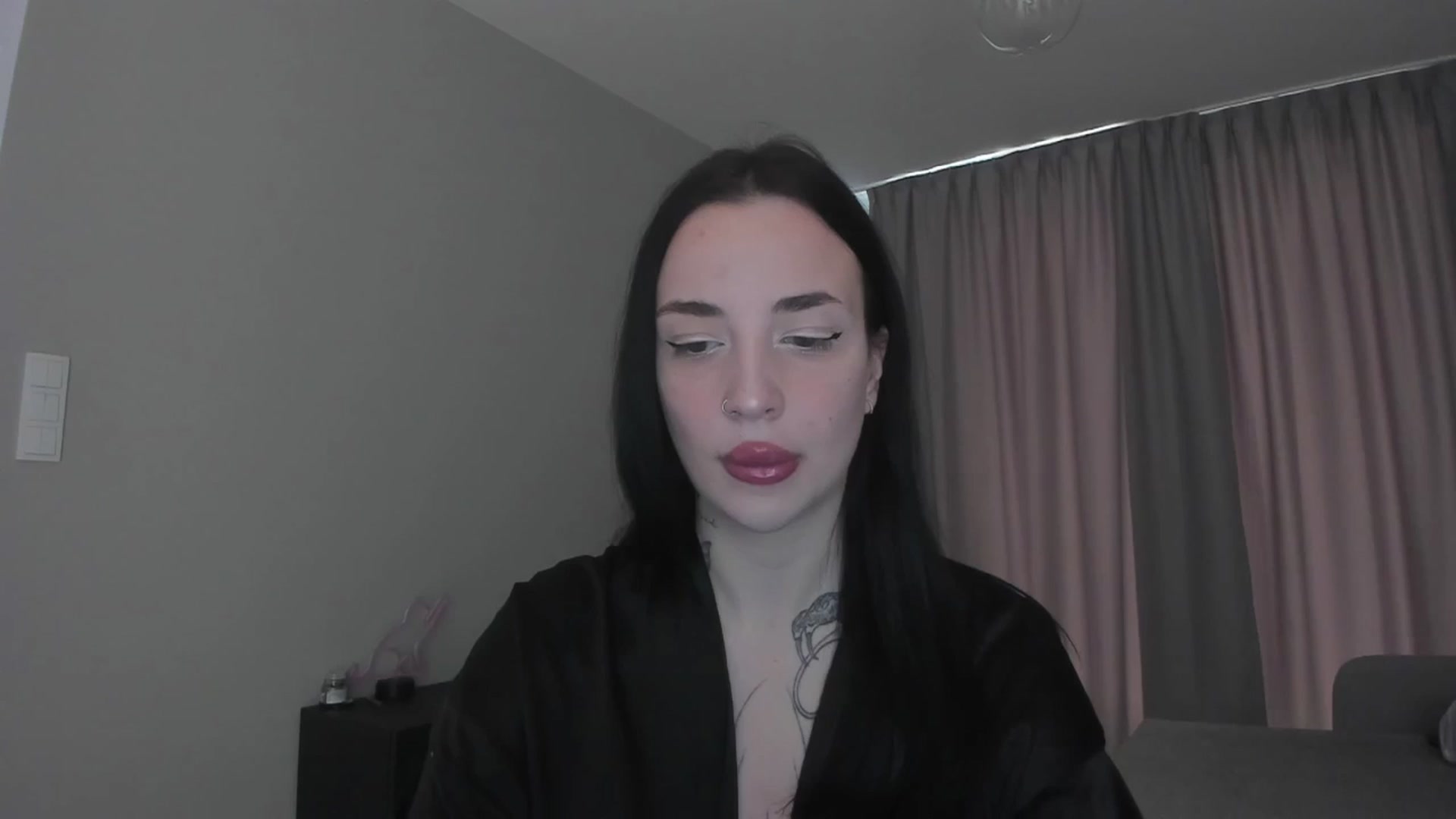 Gallery image thumbnail from MedisonbBlue's myfreecams stream on, 05/13/2025, 10:05 image 10 of 20