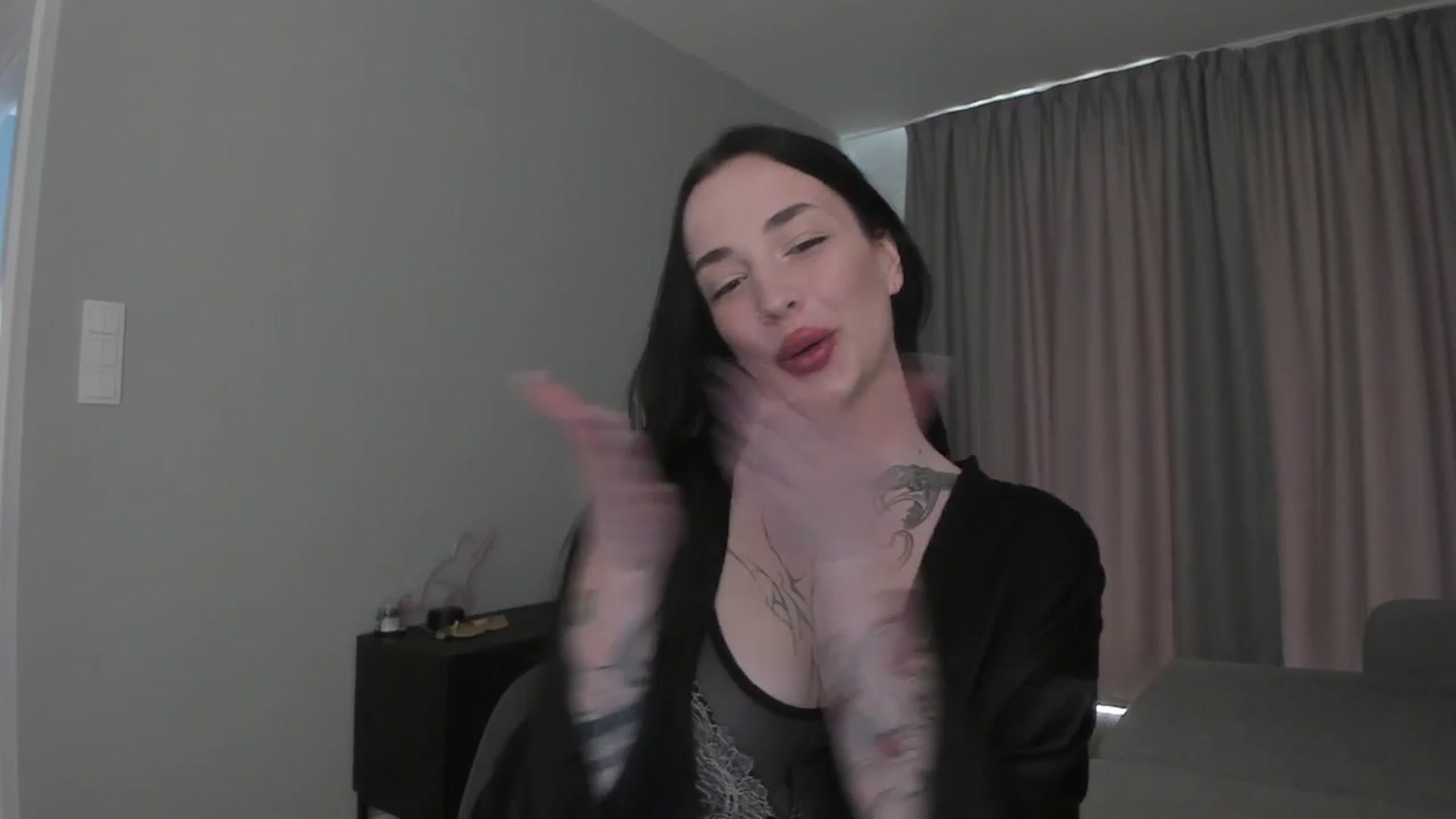 Gallery image thumbnail from MedisonbBlue's myfreecams stream on, 05/14/2025, 12:27 image 11 of 20