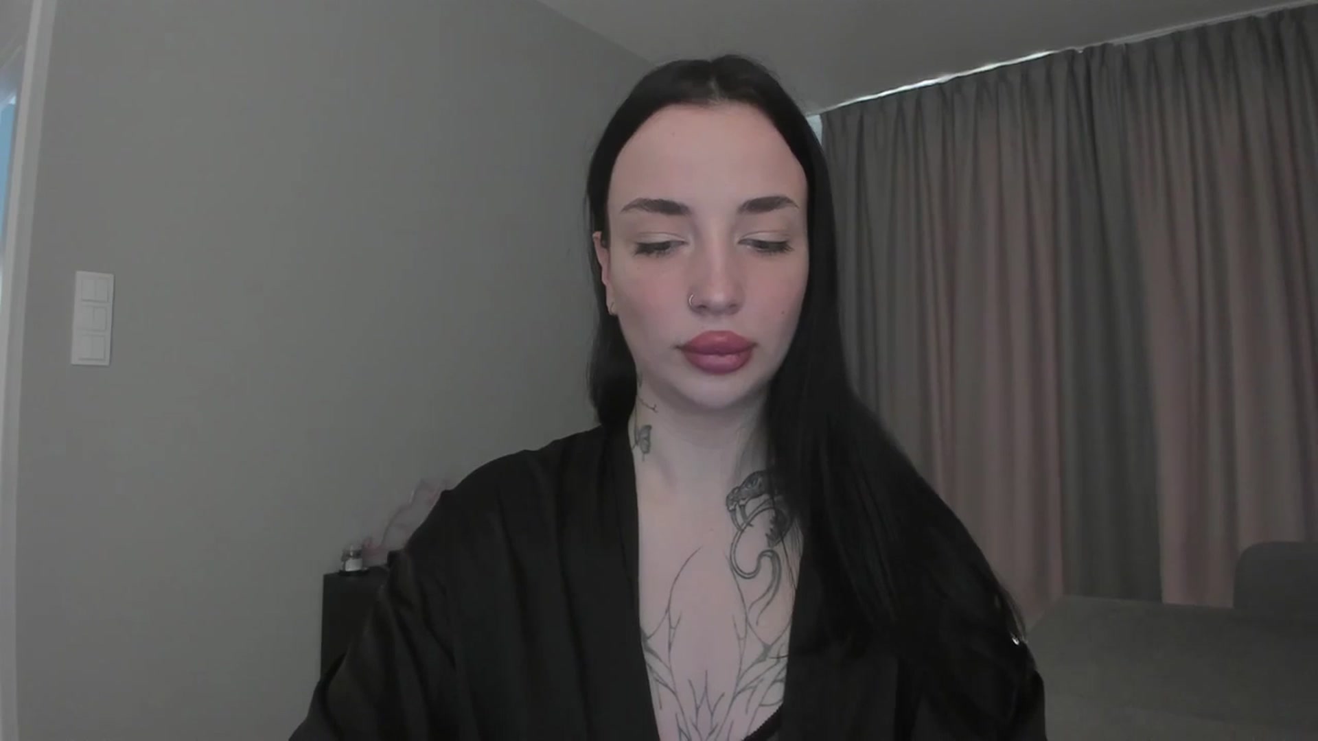 Gallery image thumbnail from MedisonbBlue's myfreecams stream on, 05/14/2025, 12:27 image 3 of 20