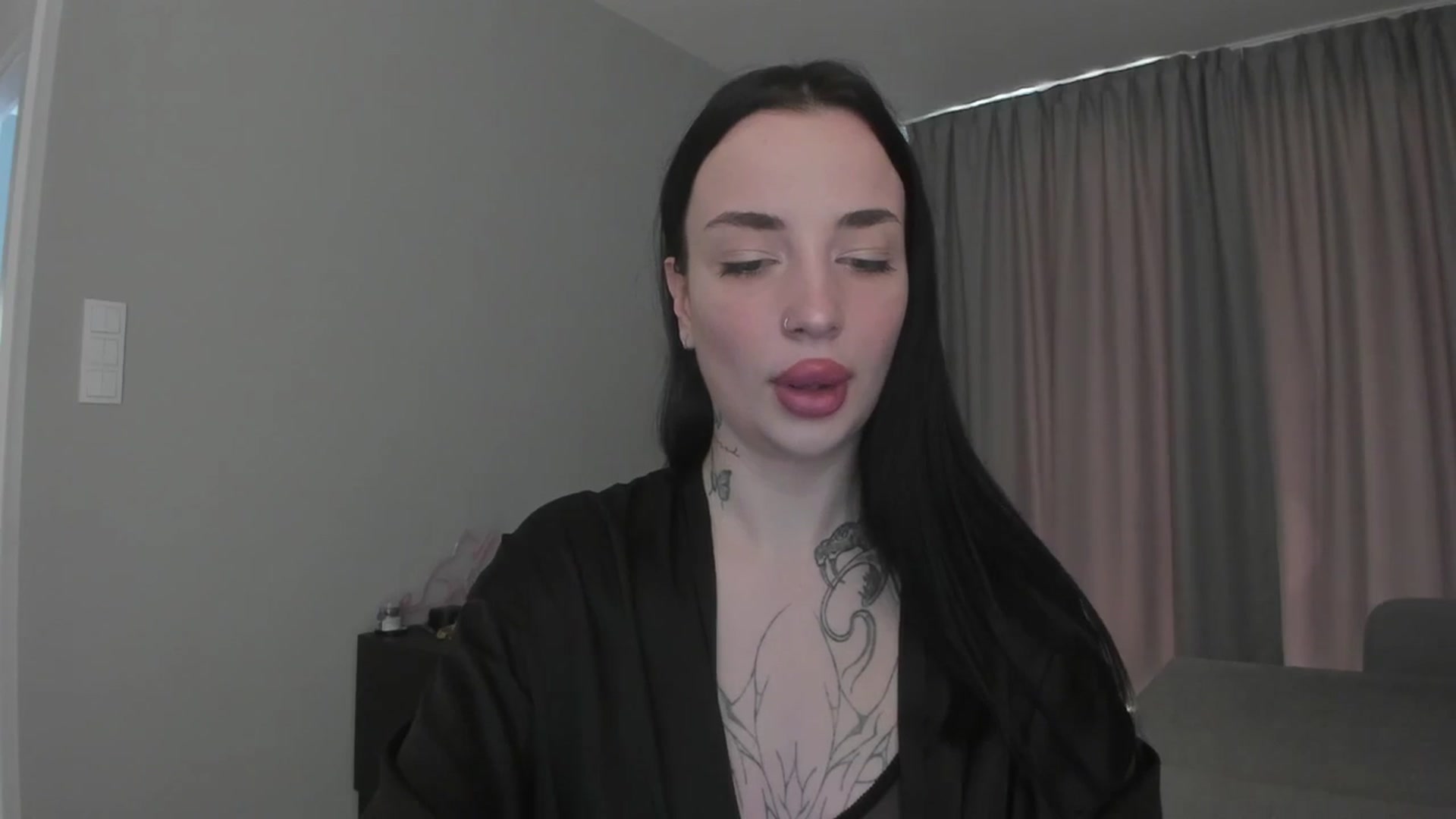 Gallery image thumbnail from MedisonbBlue's myfreecams stream on, 05/14/2025, 12:27 image 5 of 20