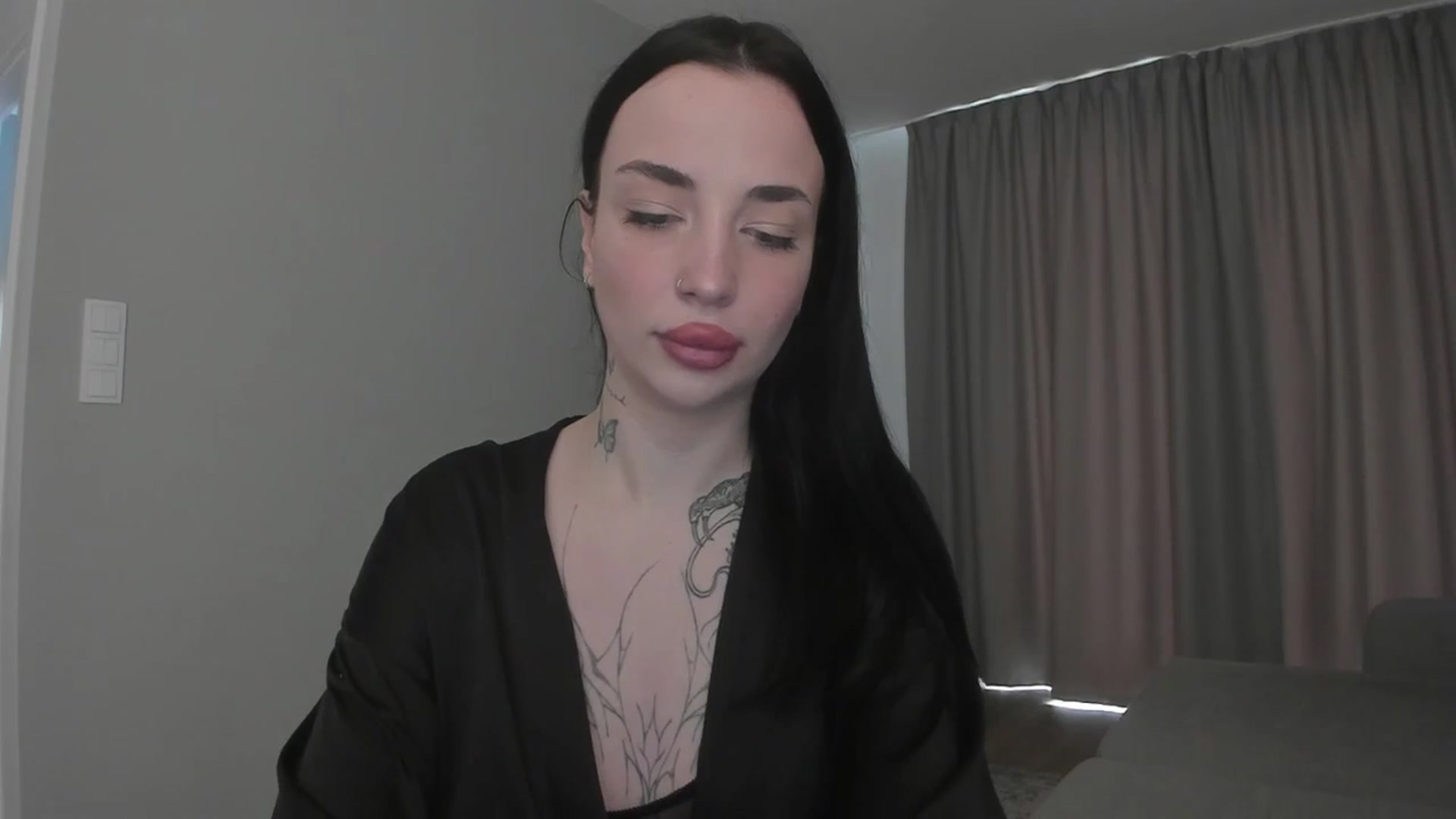 Gallery image thumbnail from MedisonbBlue's myfreecams stream on, 05/14/2025, 12:27 image 17 of 20
