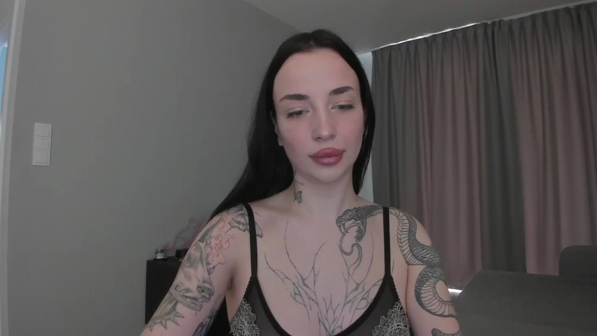 Gallery image thumbnail from MedisonbBlue's myfreecams stream on, 05/14/2025, 12:27 image 9 of 20