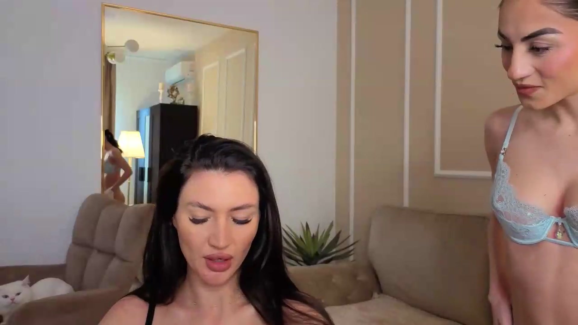 Gallery image thumbnail from MedussaEyes's myfreecams stream on, 05/21/2026, 10:18 image 2 of 20