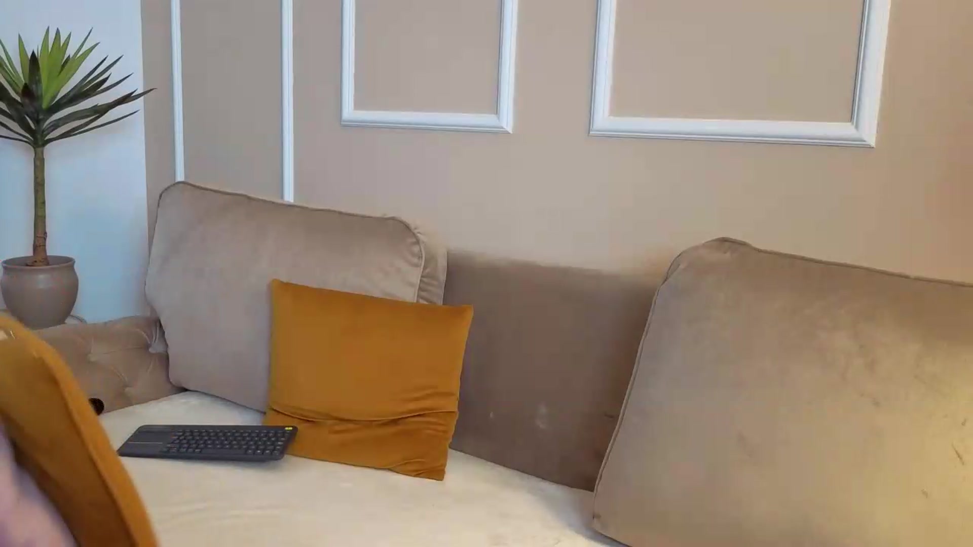 Gallery image thumbnail from MedussaEyes's myfreecams stream on, 08/13/2026, 10:19 image 4 of 20