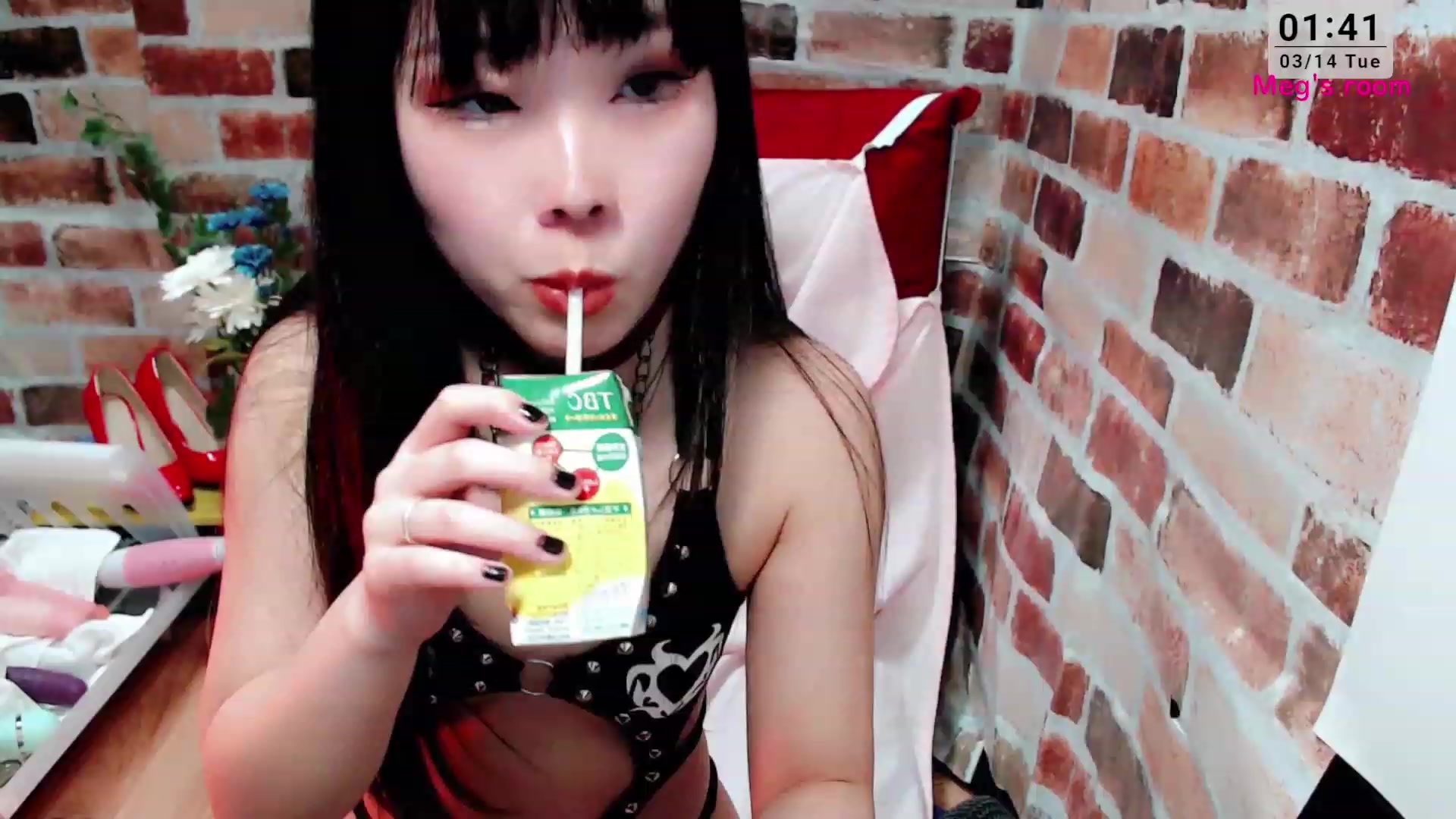 Gallery image thumbnail from Meg_s2's myfreecams stream on, 03/14/2023, 09:39 image 5 of 20