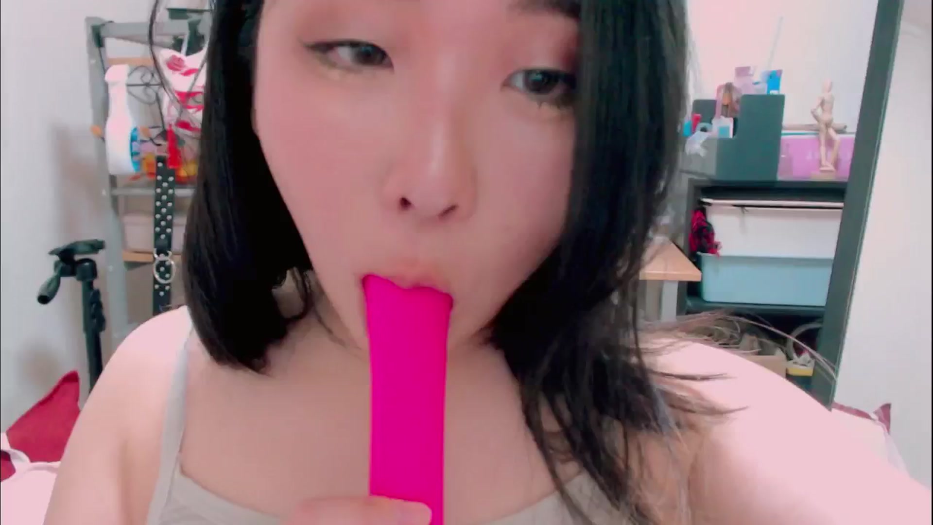 Gallery image thumbnail from Meg_s2's myfreecams stream on, 06/24/2025, 07:32 image 7 of 20