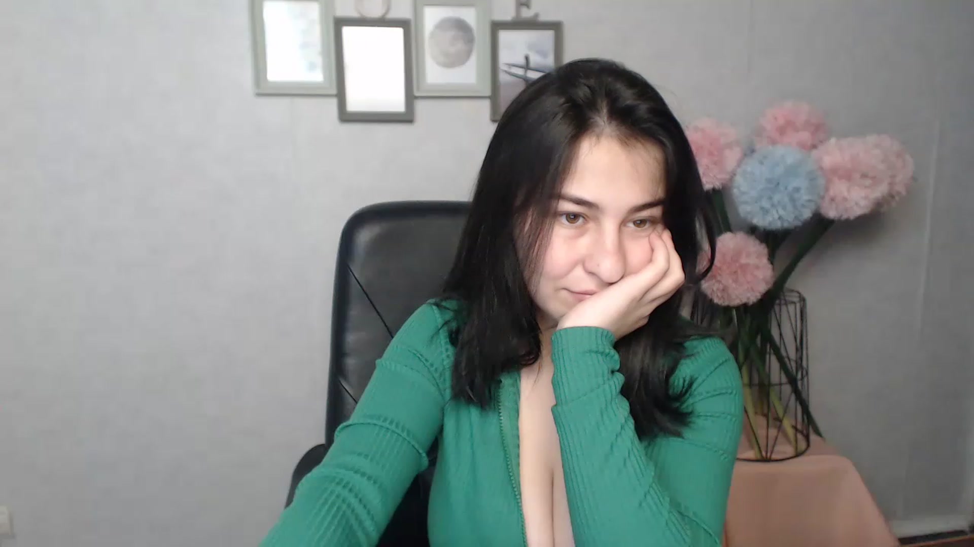 Gallery image thumbnail from MeganFoxxi's myfreecams stream on, 11/28/2022, 14:13 image 12 of 20