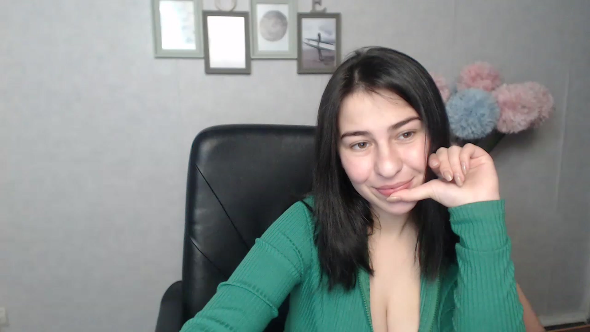 Gallery image thumbnail from MeganFoxxi's myfreecams stream on, 11/28/2022, 14:13 image 16 of 20