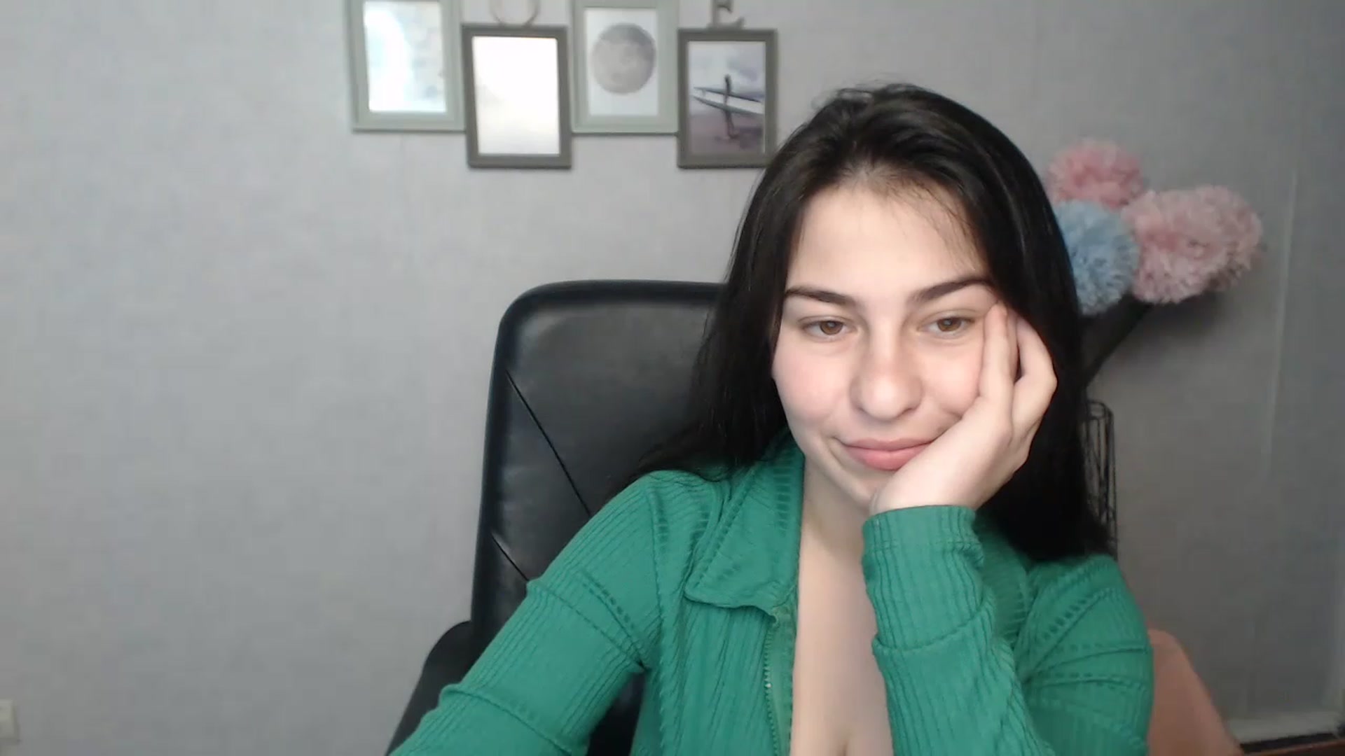Gallery image thumbnail from MeganFoxxi's myfreecams stream on, 11/28/2022, 14:13 image 11 of 20