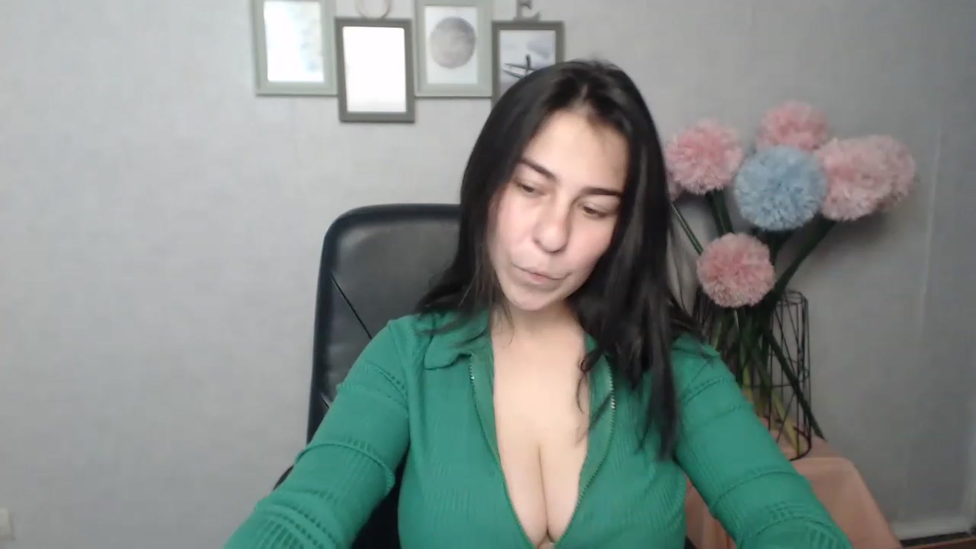 Gallery image thumbnail from MeganFoxxi's myfreecams stream on, 11/28/2022, 14:13 image 14 of 20