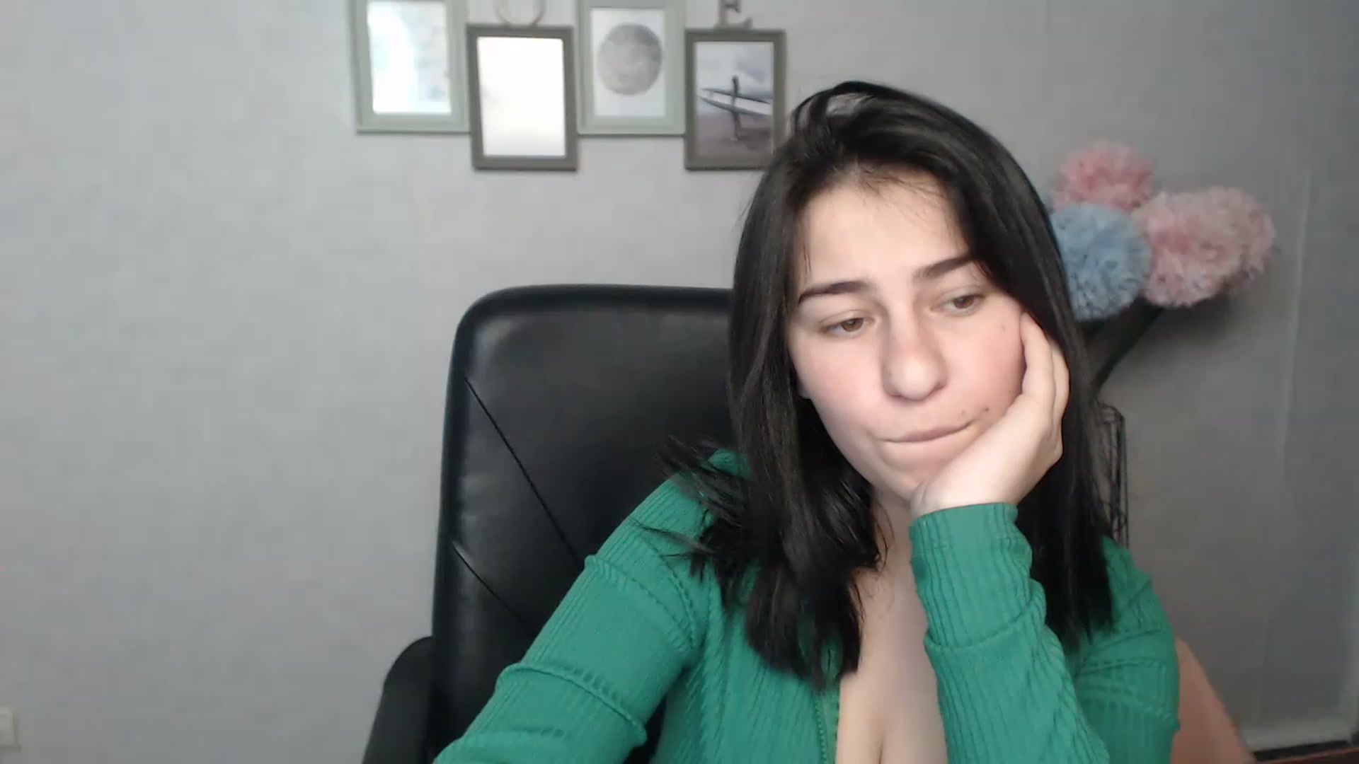 Gallery image thumbnail from MeganFoxxi's myfreecams stream on, 11/28/2022, 14:13 image 17 of 20