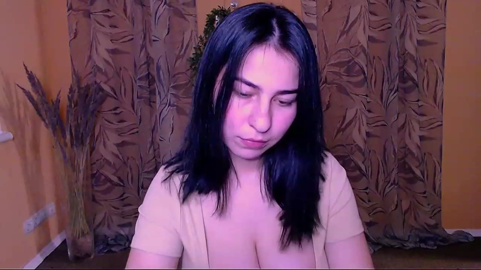 Gallery image thumbnail from MeganFoxxi's myfreecams stream on, 11/28/2022, 16:56 image 2 of 20