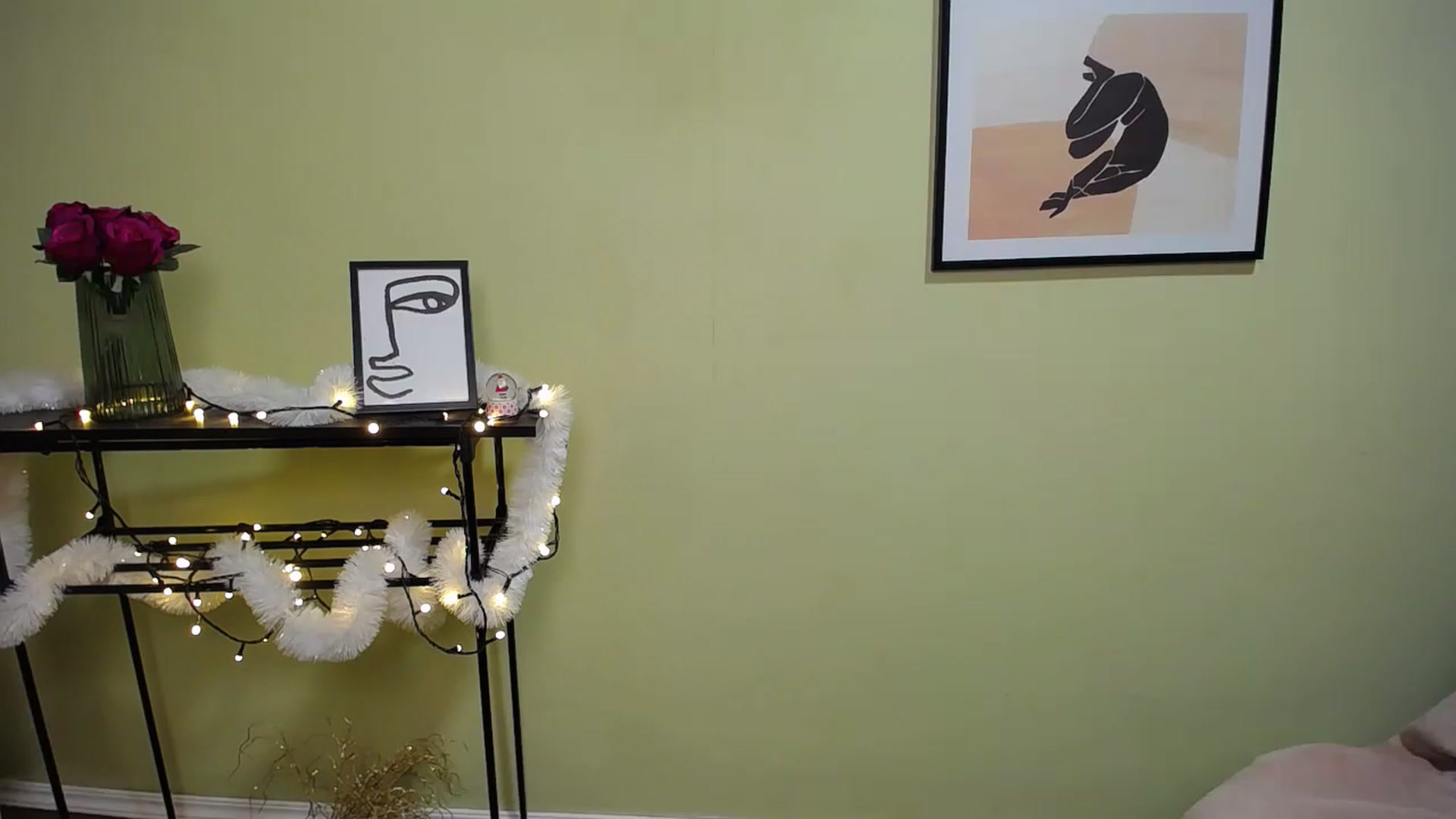 Gallery image thumbnail from MeganFoxxi's myfreecams stream on, 12/31/2022, 18:49 image 14 of 20