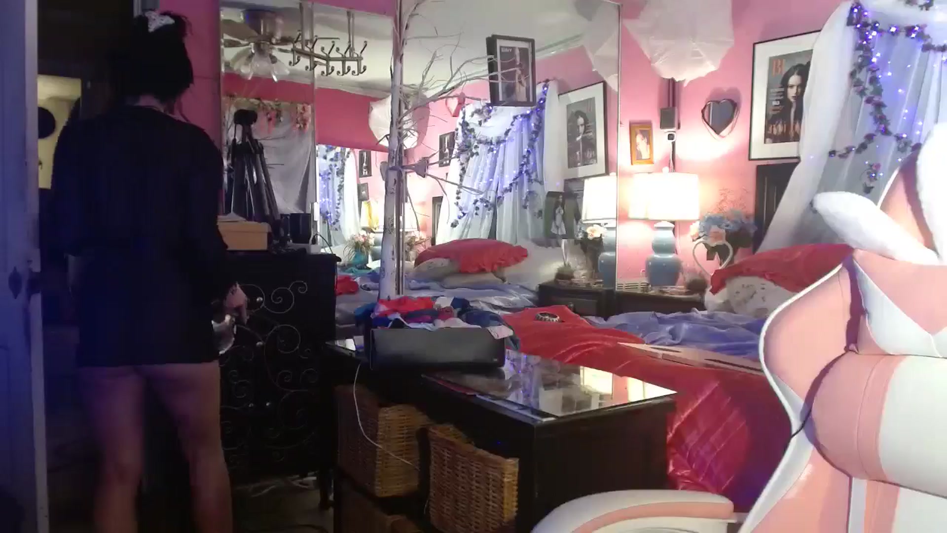 Gallery image thumbnail from MeganFux_'s myfreecams stream on, 10/13/2024, 08:54 image 17 of 20