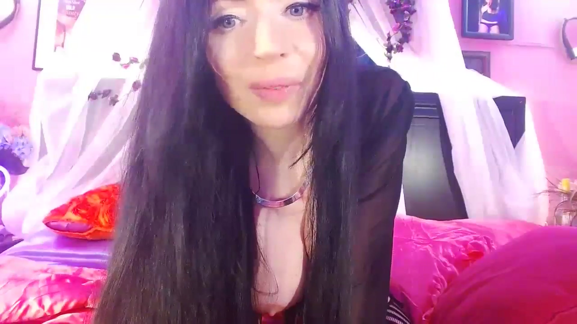 Gallery image thumbnail from MeganFux_'s myfreecams stream on, 10/18/2024, 11:23 image 17 of 20