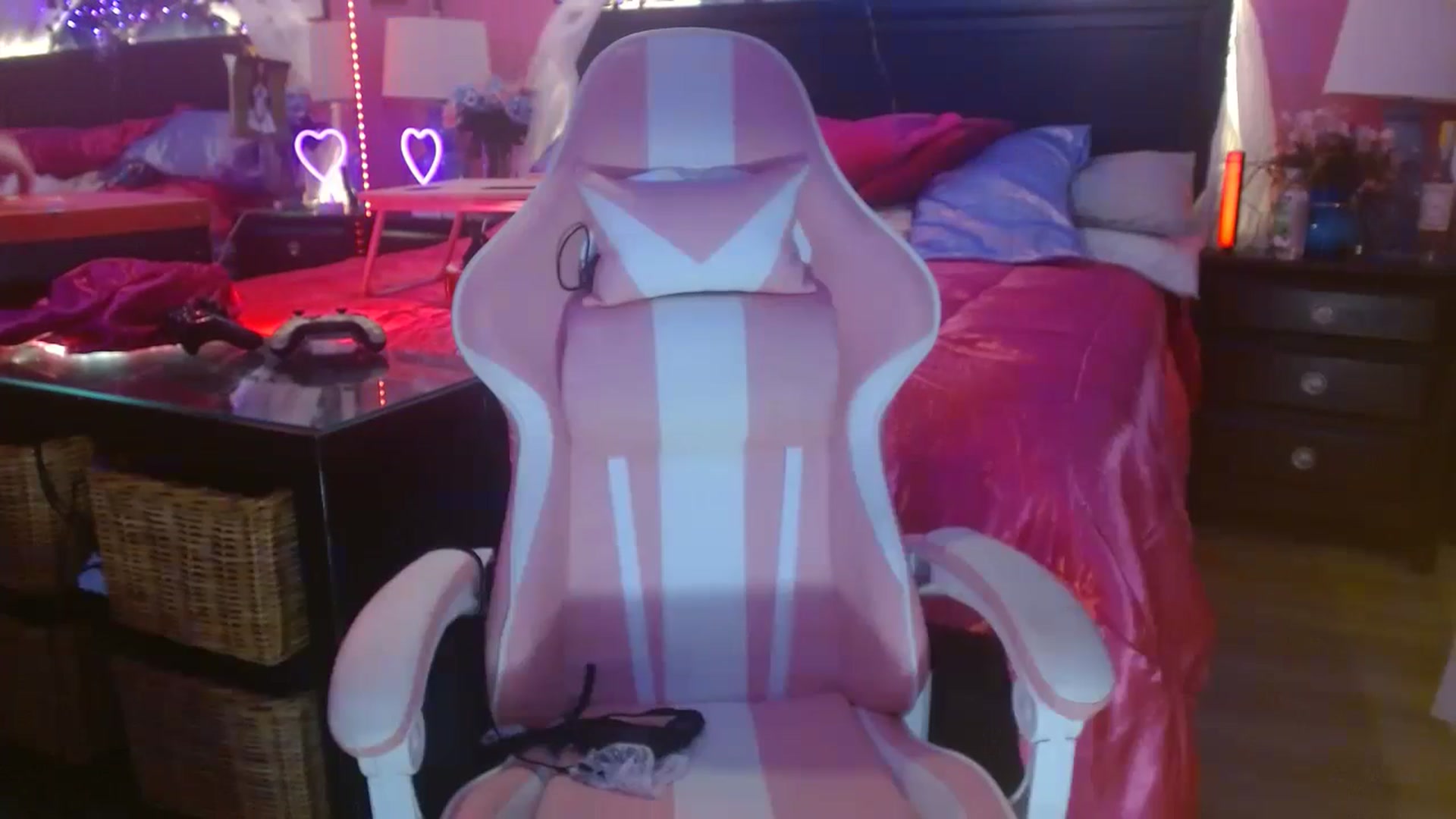 Gallery image thumbnail from MeganFux_'s myfreecams stream on, 11/09/2024, 14:08 image 7 of 20
