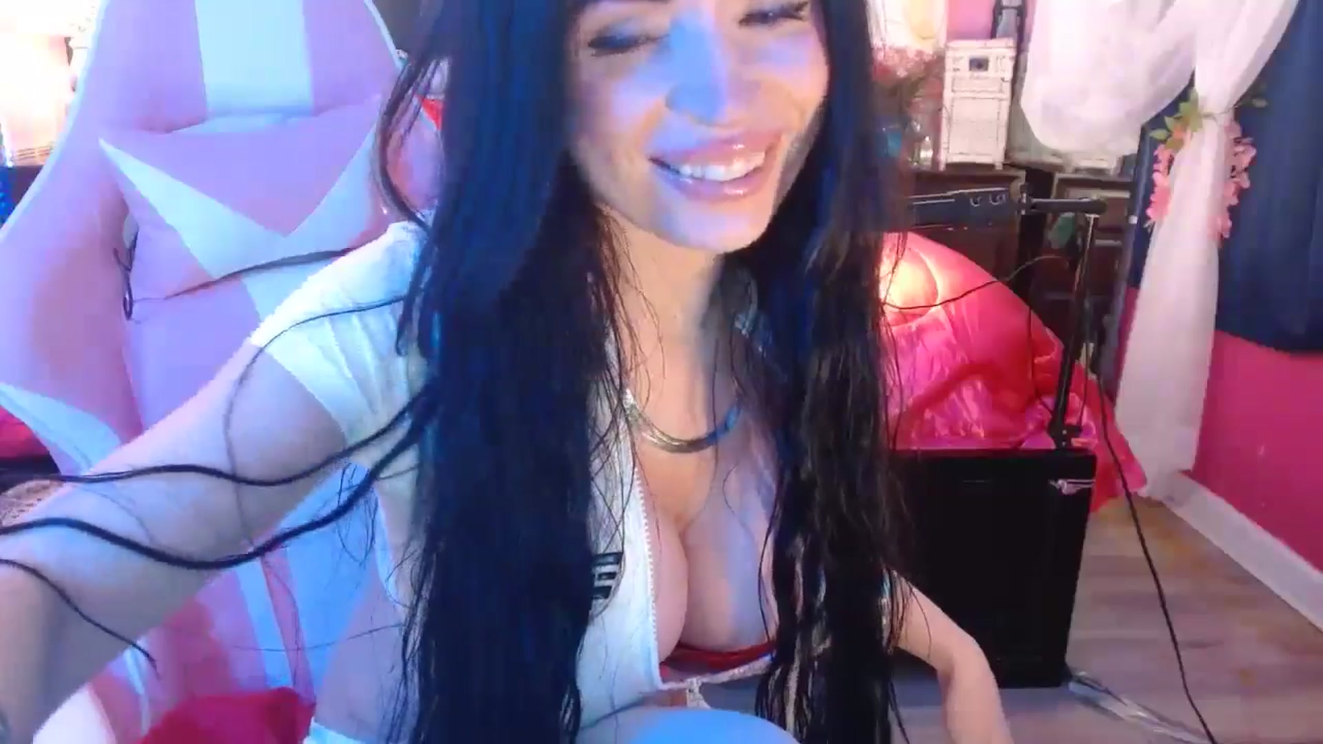 Gallery image thumbnail from MeganFux_'s myfreecams stream on, 11/13/2024, 10:55 image 5 of 20
