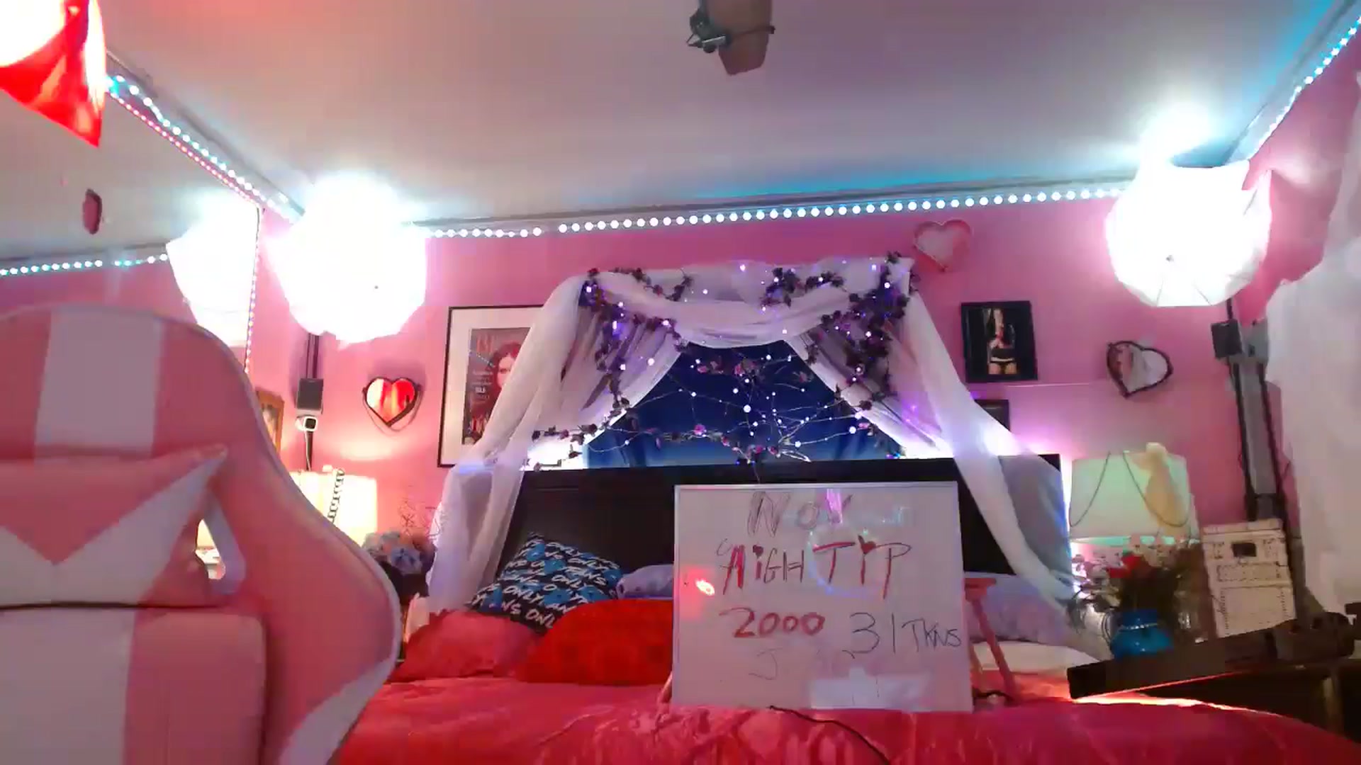 Gallery image thumbnail from MeganFux_'s myfreecams stream on, 11/13/2024, 12:30 image 15 of 20