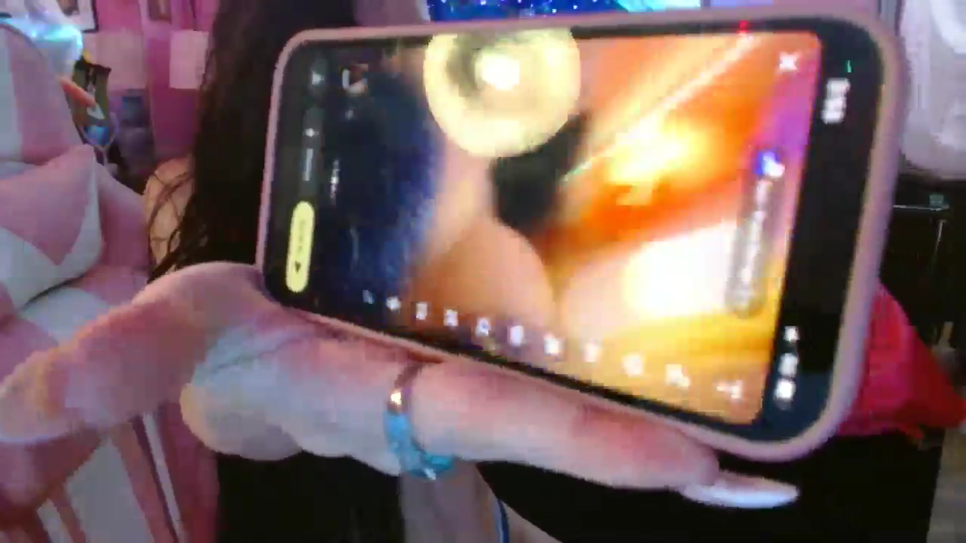 Gallery image thumbnail from MeganFux_'s myfreecams stream on, 11/15/2024, 08:57 image 19 of 20