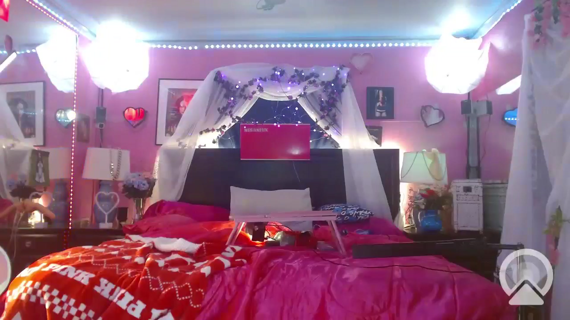 Gallery image thumbnail from MeganFux_'s myfreecams stream on, 11/21/2024, 11:21 image 12 of 20
