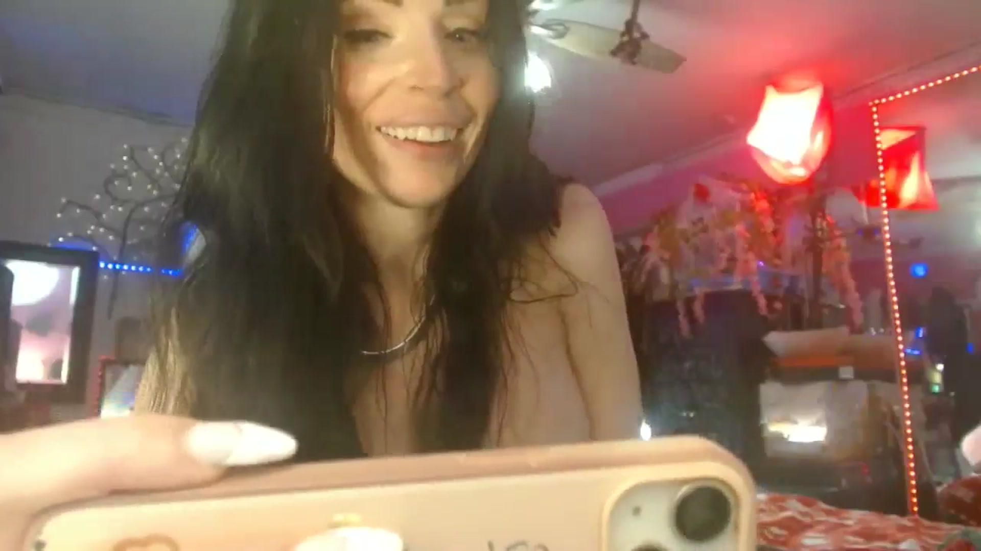 Gallery image thumbnail from MeganFux_'s myfreecams stream on, 12/03/2024, 07:15 image 6 of 20