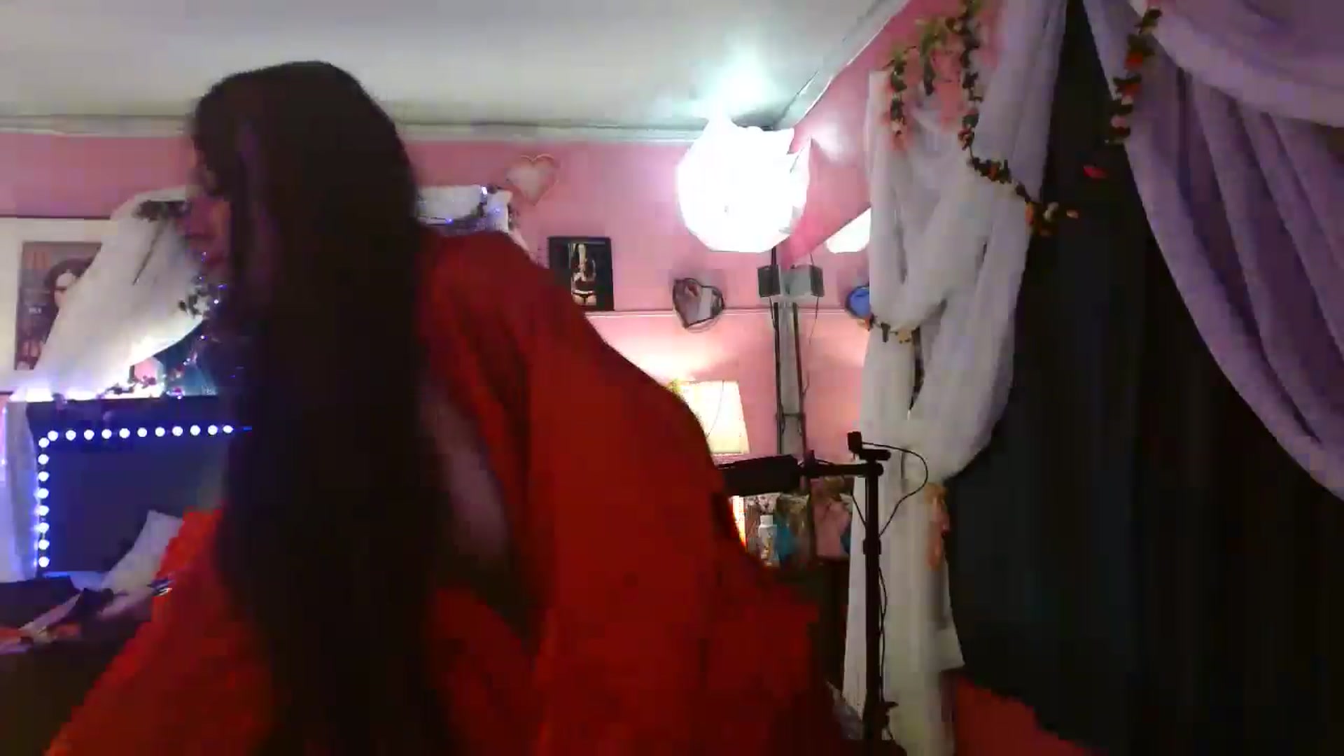 Gallery image thumbnail from MeganFux_'s myfreecams stream on, 12/08/2024, 08:41 image 2 of 20