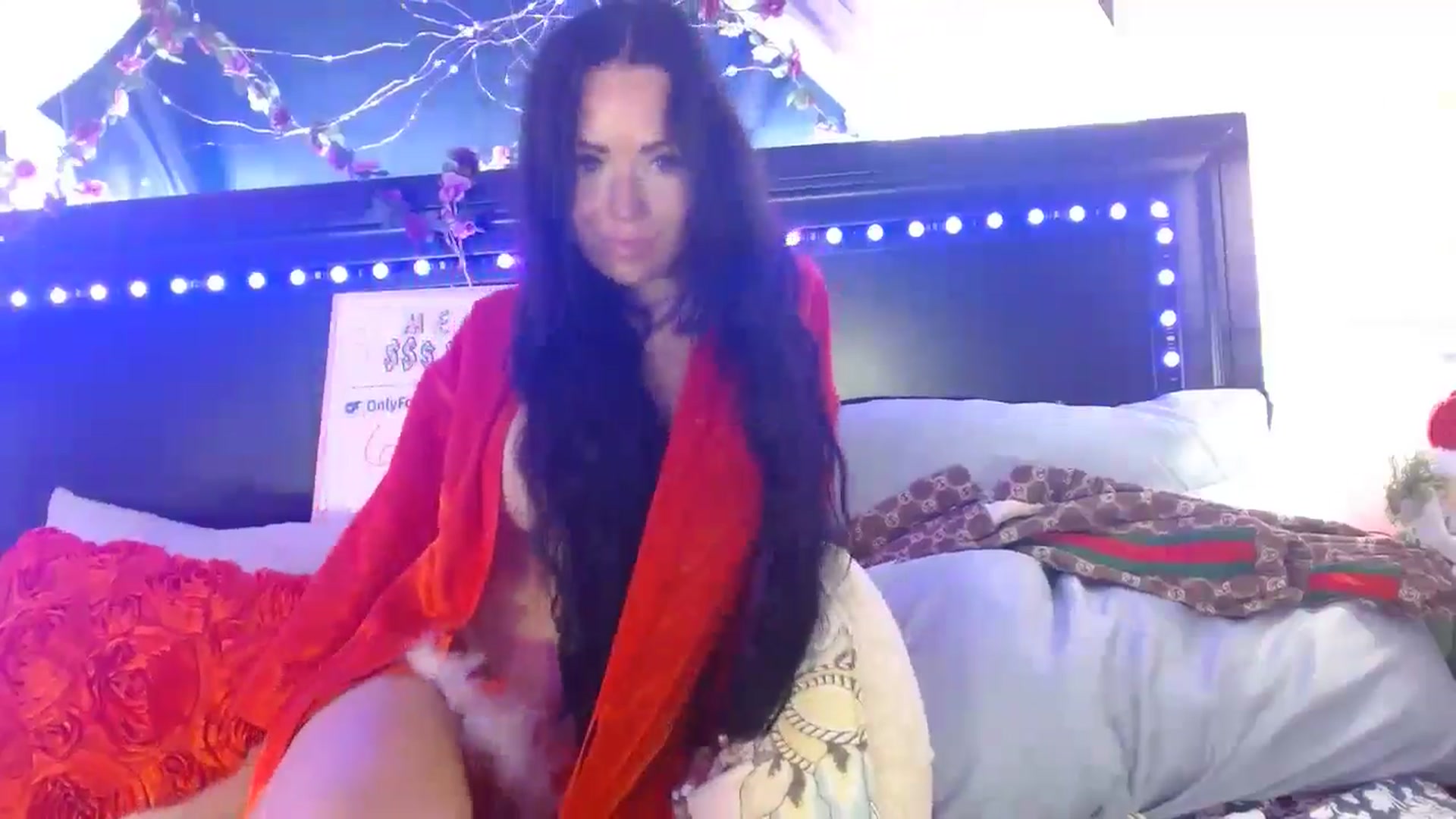 Gallery image thumbnail from MeganFux_'s myfreecams stream on, 12/08/2024, 08:41 image 4 of 20