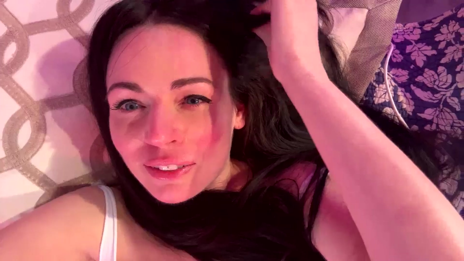 Gallery image thumbnail from MeganFux_'s myfreecams stream on, 03/19/2025, 10:43 image 11 of 20