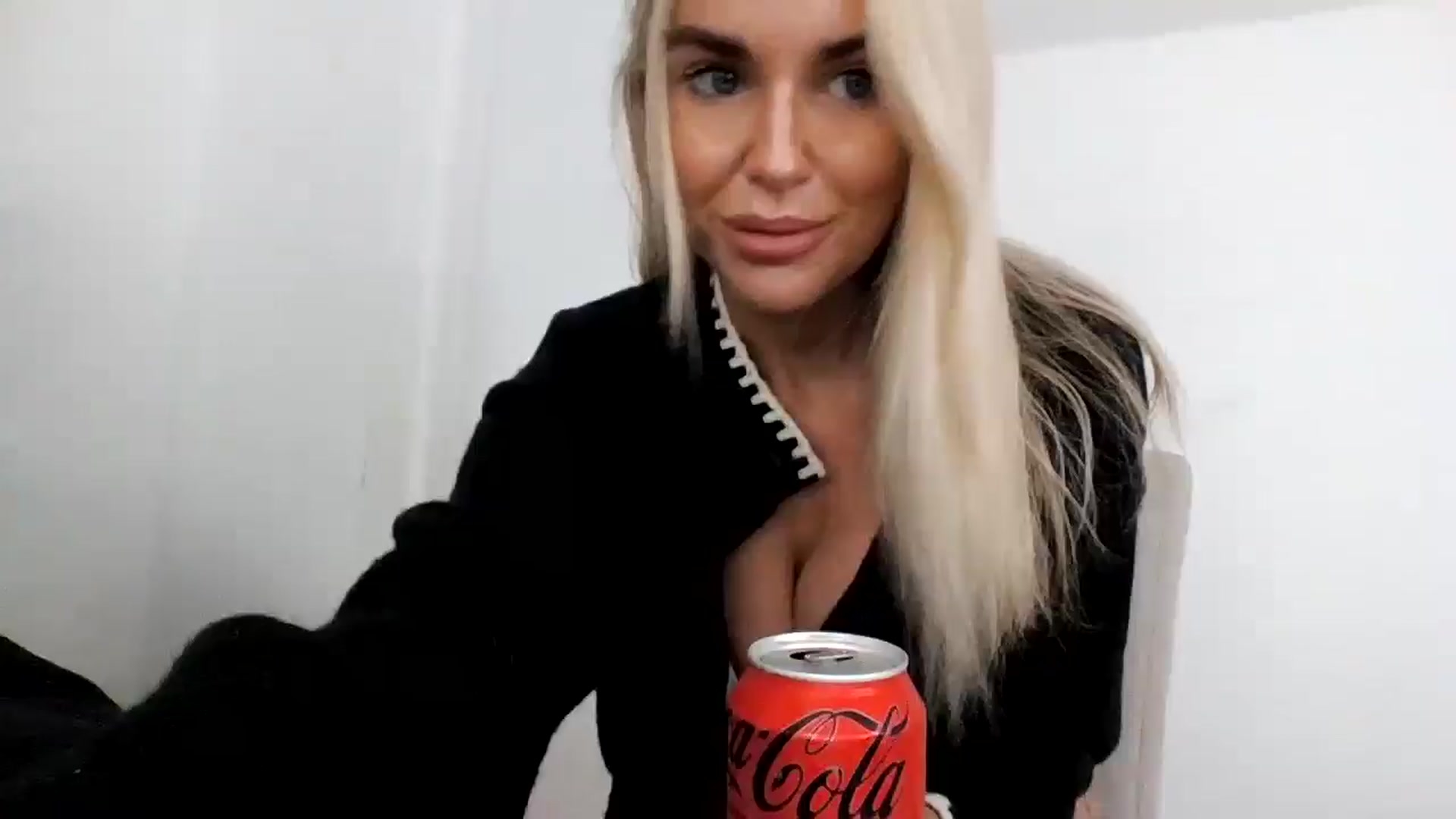 Gallery image thumbnail from MeganMiles's myfreecams stream on, 09/23/2025, 11:18 image 4 of 20
