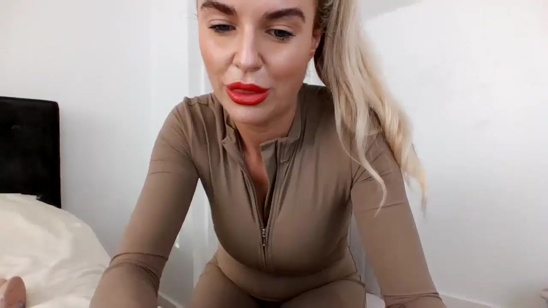 Gallery image thumbnail from MeganMiles's myfreecams stream on, 11/12/2025, 11:32 image 14 of 20