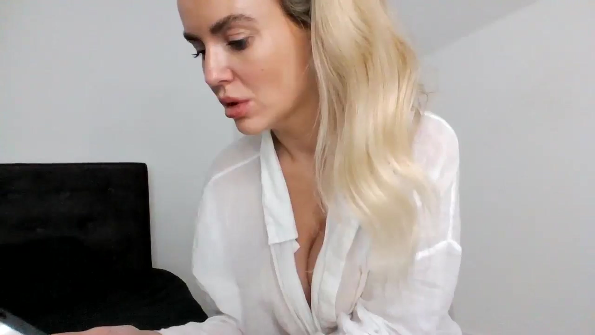 Gallery image thumbnail from MeganMiles's myfreecams stream on, 11/14/2025, 23:58 image 14 of 20