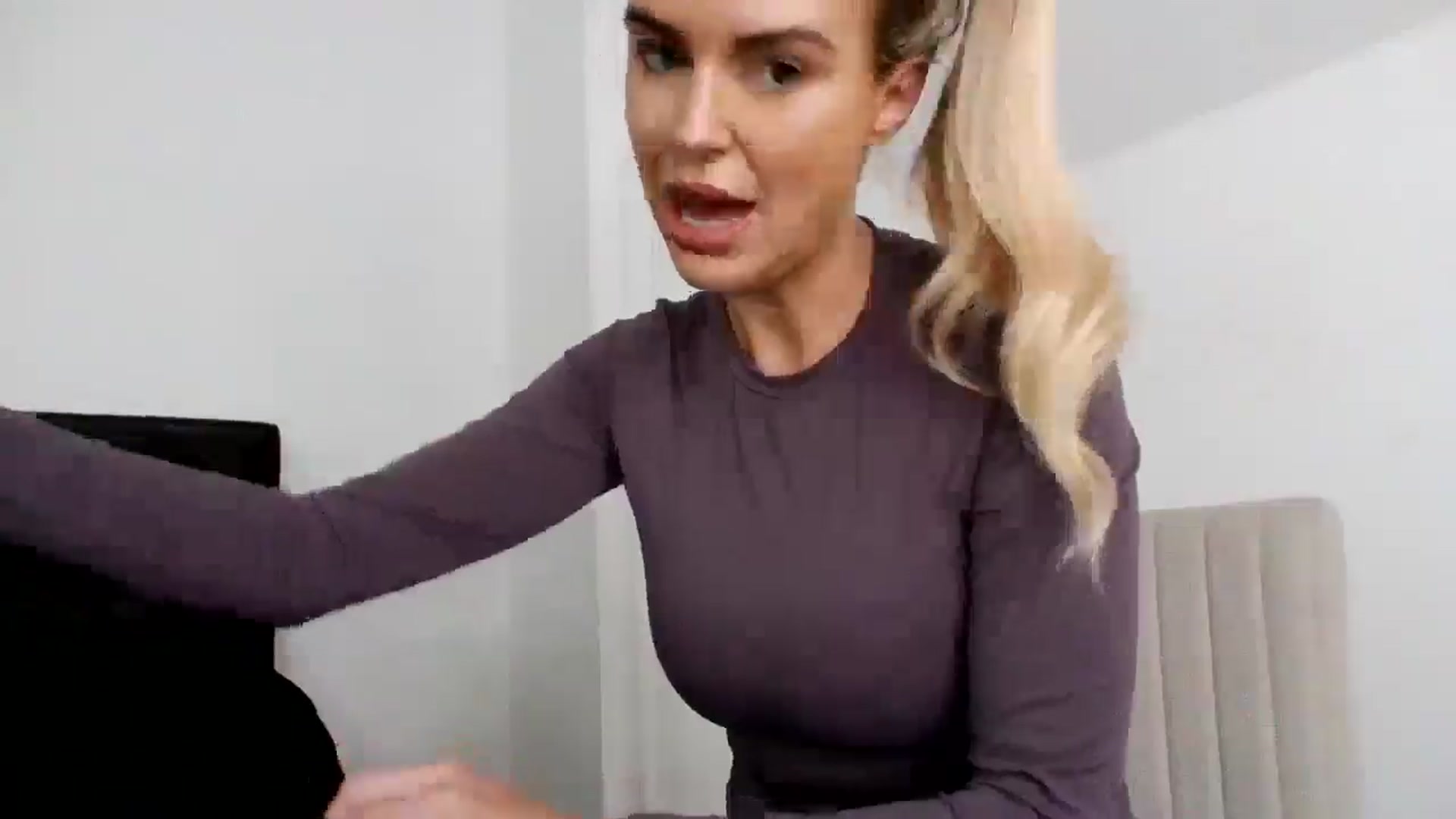 Gallery image thumbnail from MeganMiles's myfreecams stream on, 11/18/2025, 11:19 image 11 of 20