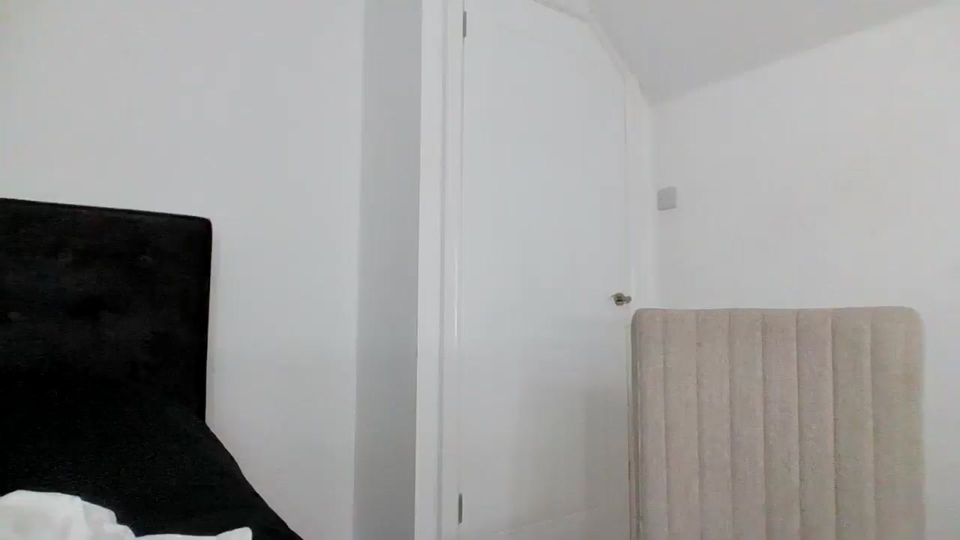 Gallery image thumbnail from MeganMiles's myfreecams stream on, 11/21/2025, 19:09 image 5 of 20