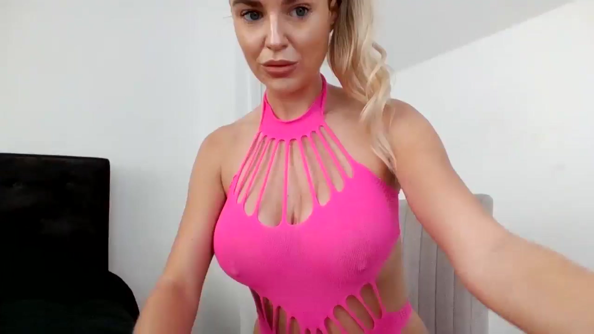Gallery image thumbnail from MeganMiles's myfreecams stream on, 11/24/2025, 11:02 image 1 of 20