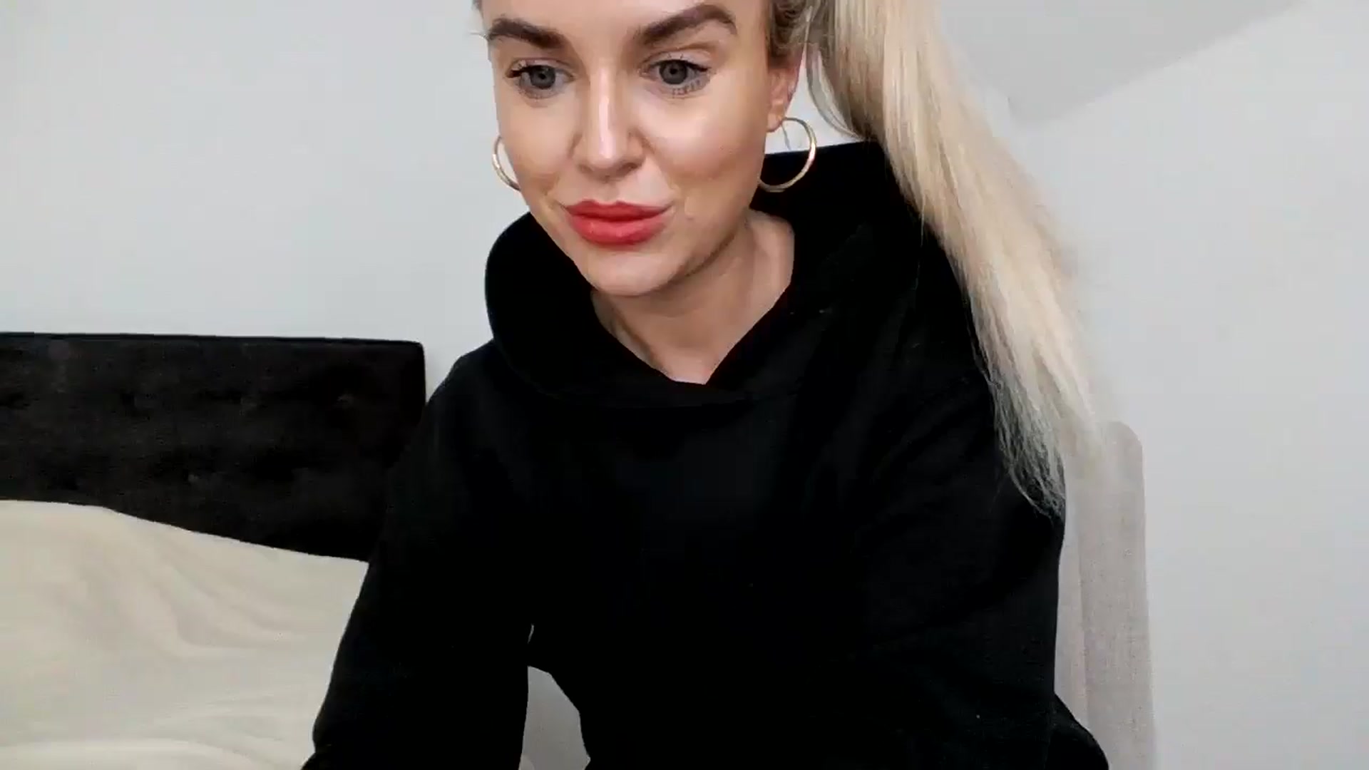 Gallery image thumbnail from MeganMiles's myfreecams stream on, 12/15/2025, 13:54 image 18 of 20