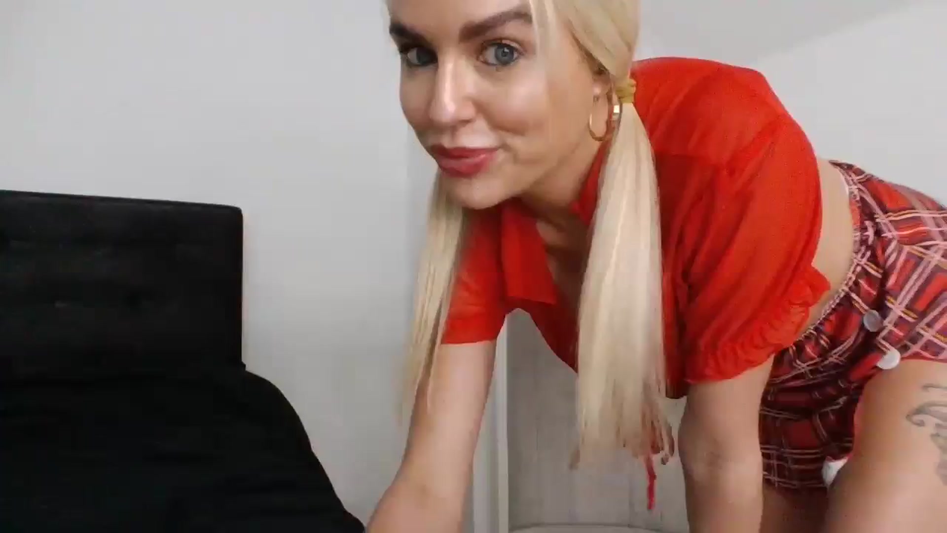 Gallery image thumbnail from MeganMiles's myfreecams stream on, 02/05/2026, 17:12 image 19 of 20