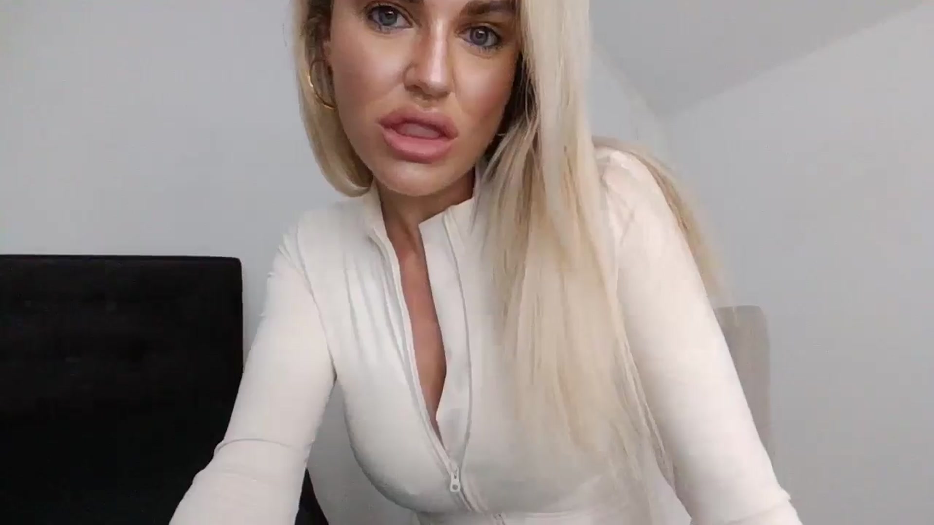 Gallery image thumbnail from MeganMiles's myfreecams stream on, 02/06/2026, 19:19 image 18 of 20