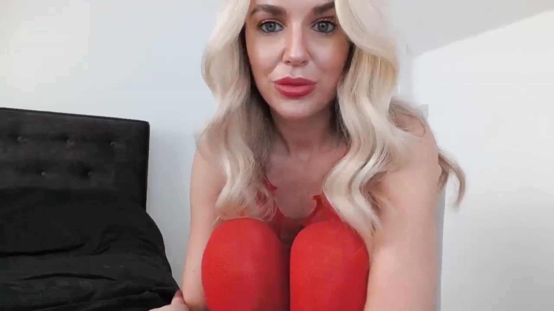 Gallery image thumbnail from MeganMiles's myfreecams stream on, 02/24/2026, 16:31 image 6 of 20